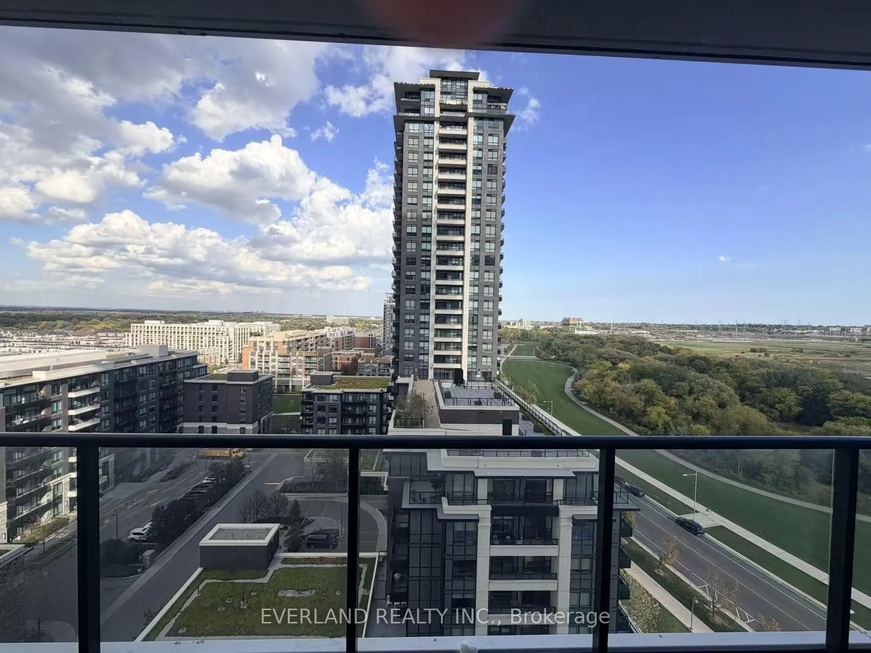 Photo 8 of Unit 1601, 18 Water Walk Drive, Markham, Unionville — HOMEH