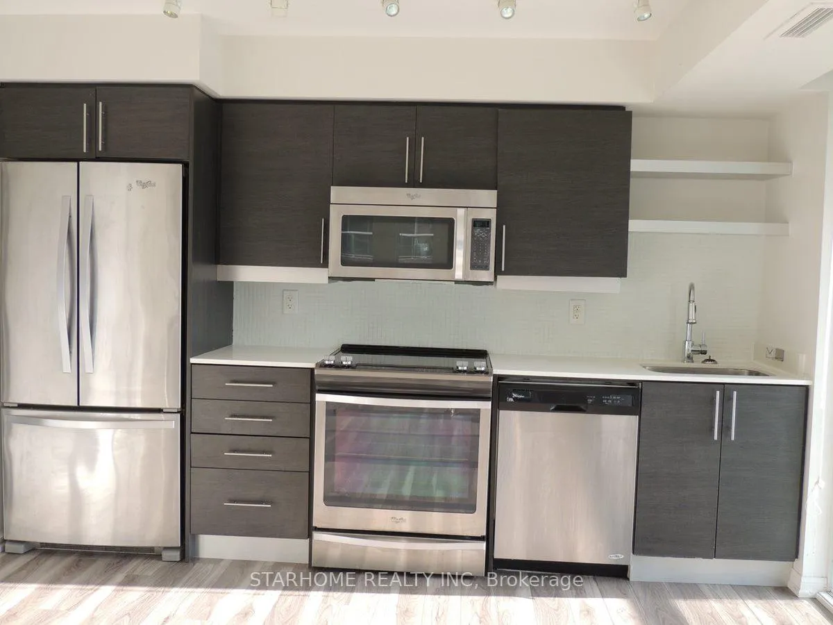 Front of Unit 1012, 400 Adelaide Street E