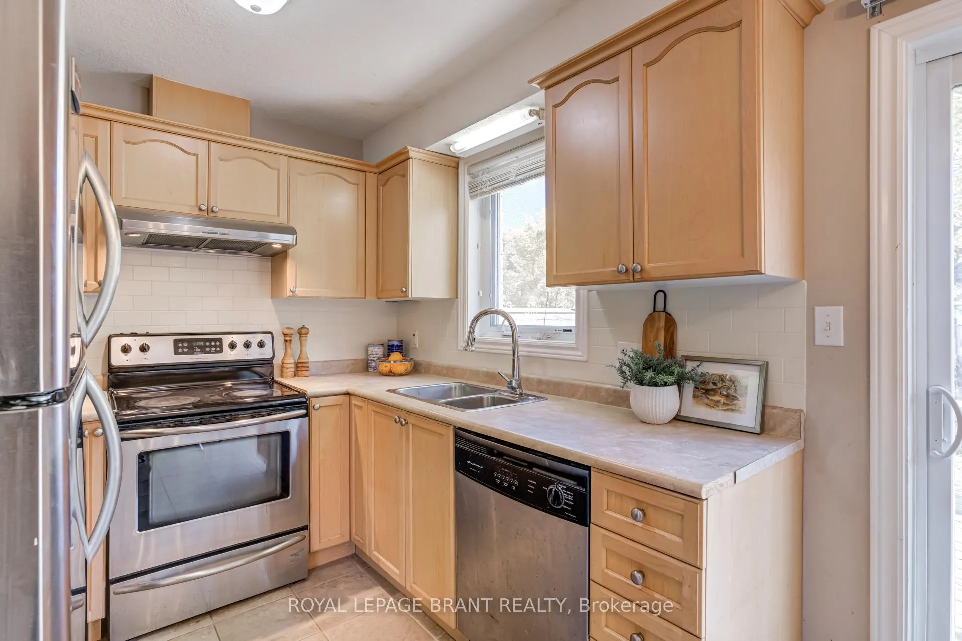Photo 6 of Unit 12, 975 Strasburg Road, Kitchener — HOMEH