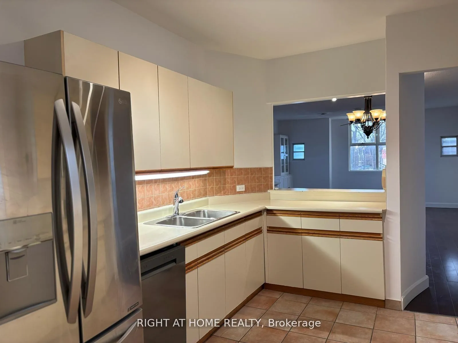 Photo 5 of Unit A, 3152 Dundas Street, Toronto, Junction Area — HOMEH