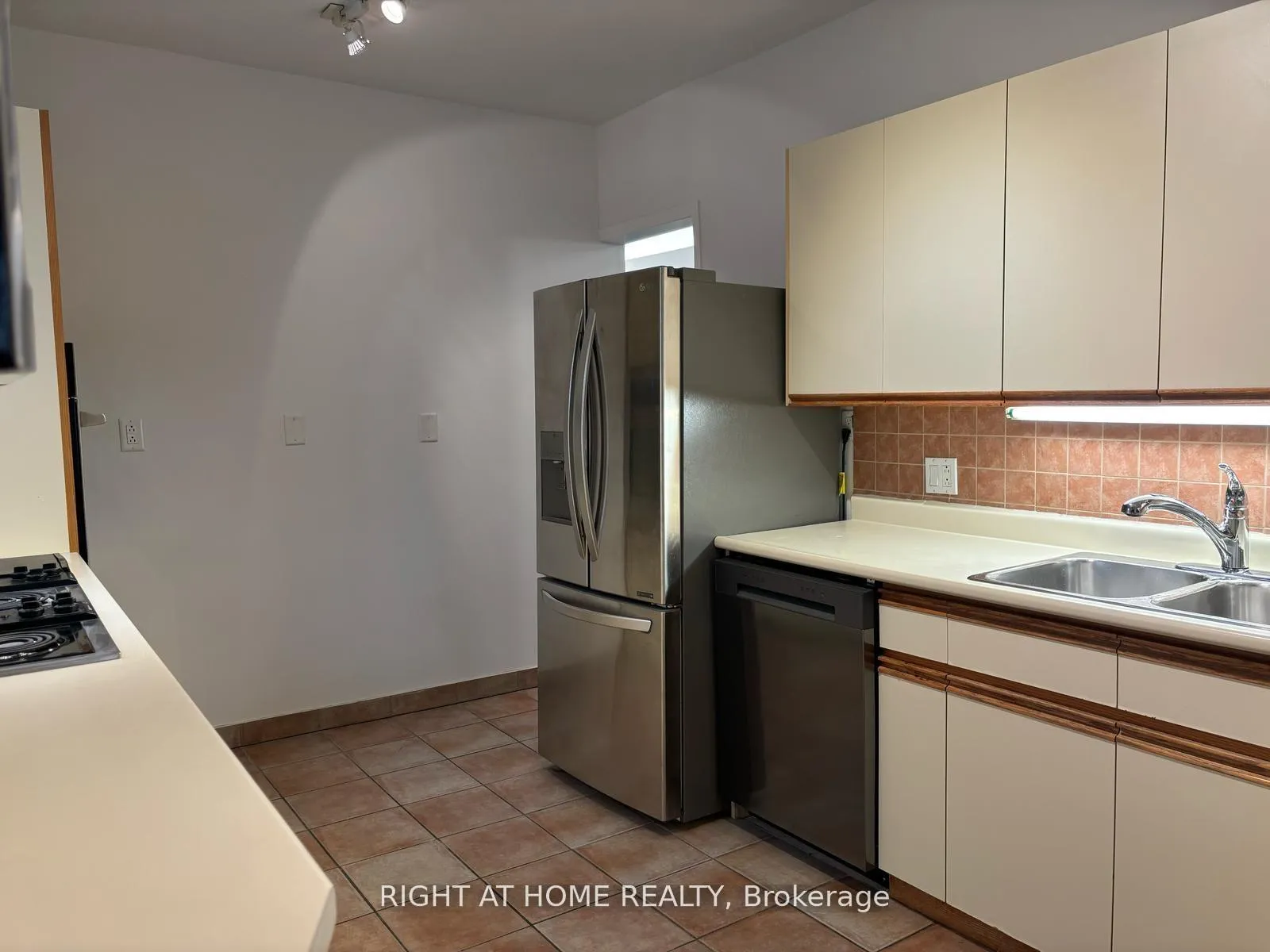Photo 7 of Unit A, 3152 Dundas Street, Toronto, Junction Area — HOMEH