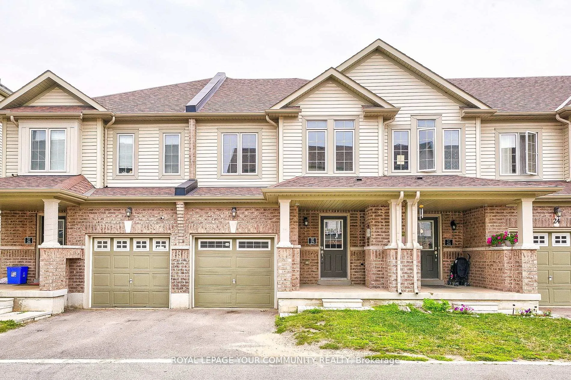 Front of Unit 25, 470 Linden Drive