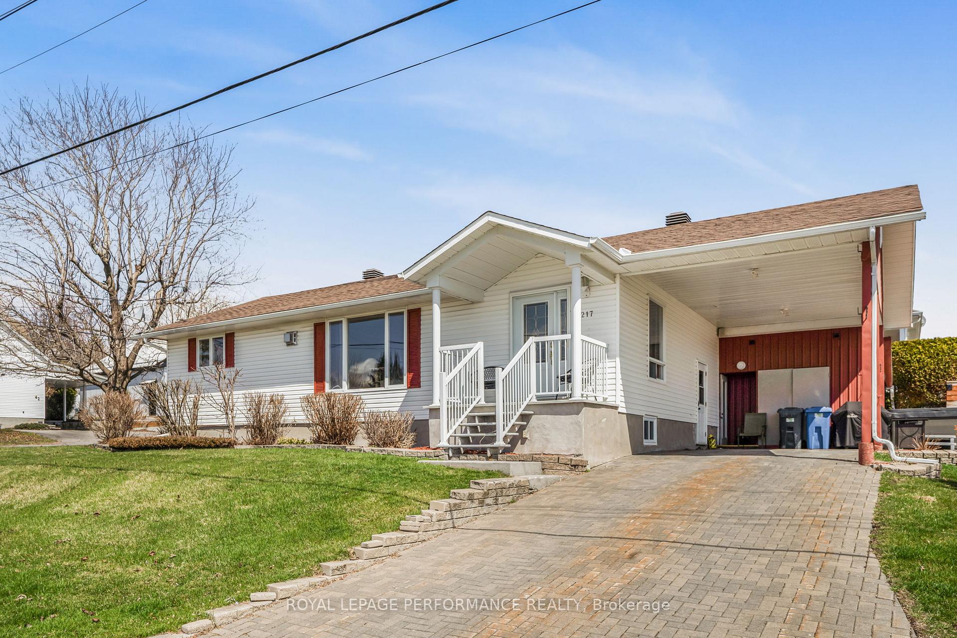 Photo 3 of 217 Mill Street, Champlain, Vankleek Hill — HOMEH