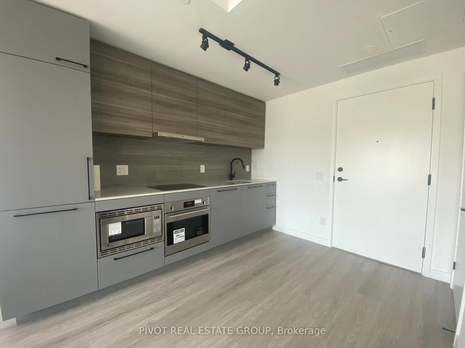 Photo 2 of Unit 518, 1050 Eastern Avenue, Toronto, The Beaches — HOMEH