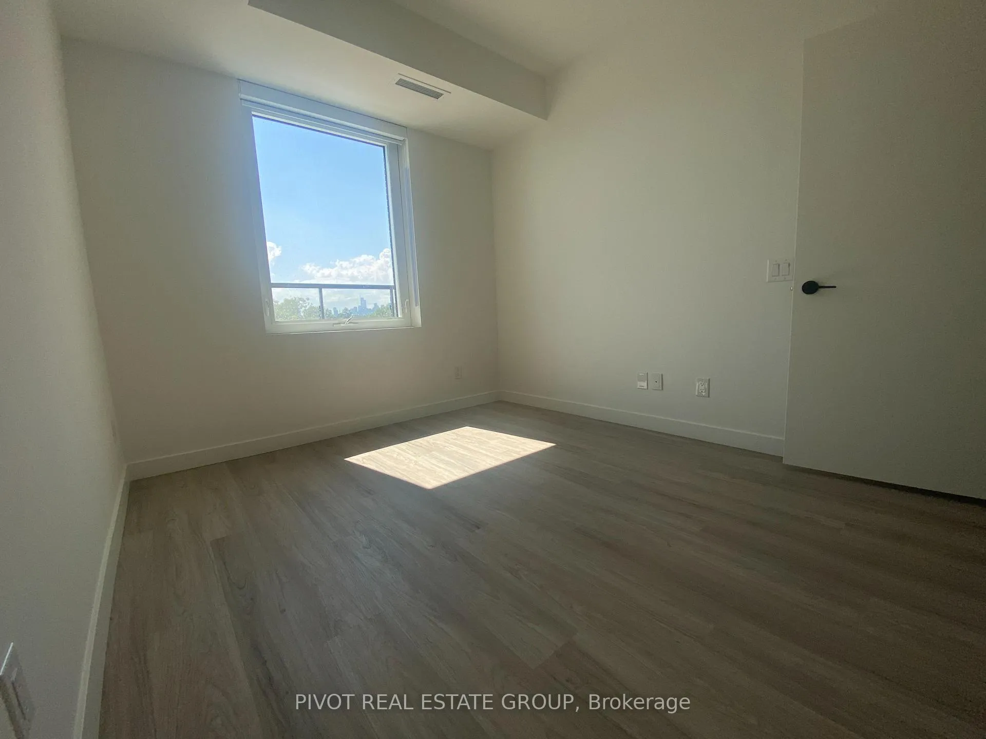 Photo 8 of Unit 518, 1050 Eastern Avenue, Toronto, The Beaches — HOMEH