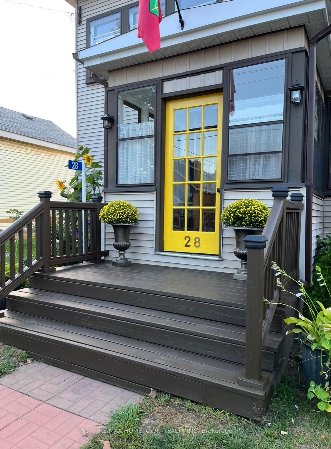 Photo 2 of 28 Centre Street, Edwardsburgh/Cardinal, Edwardsburgh/Cardinal Twp — HOMEH