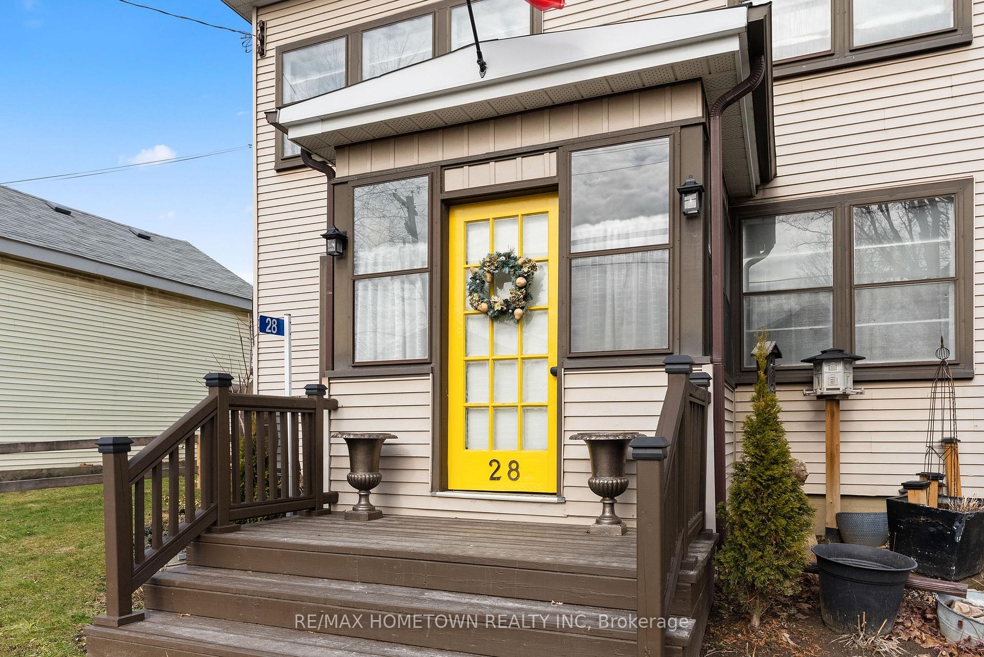 Photo 3 of 28 Centre Street, Edwardsburgh/Cardinal, Edwardsburgh/Cardinal Twp — HOMEH