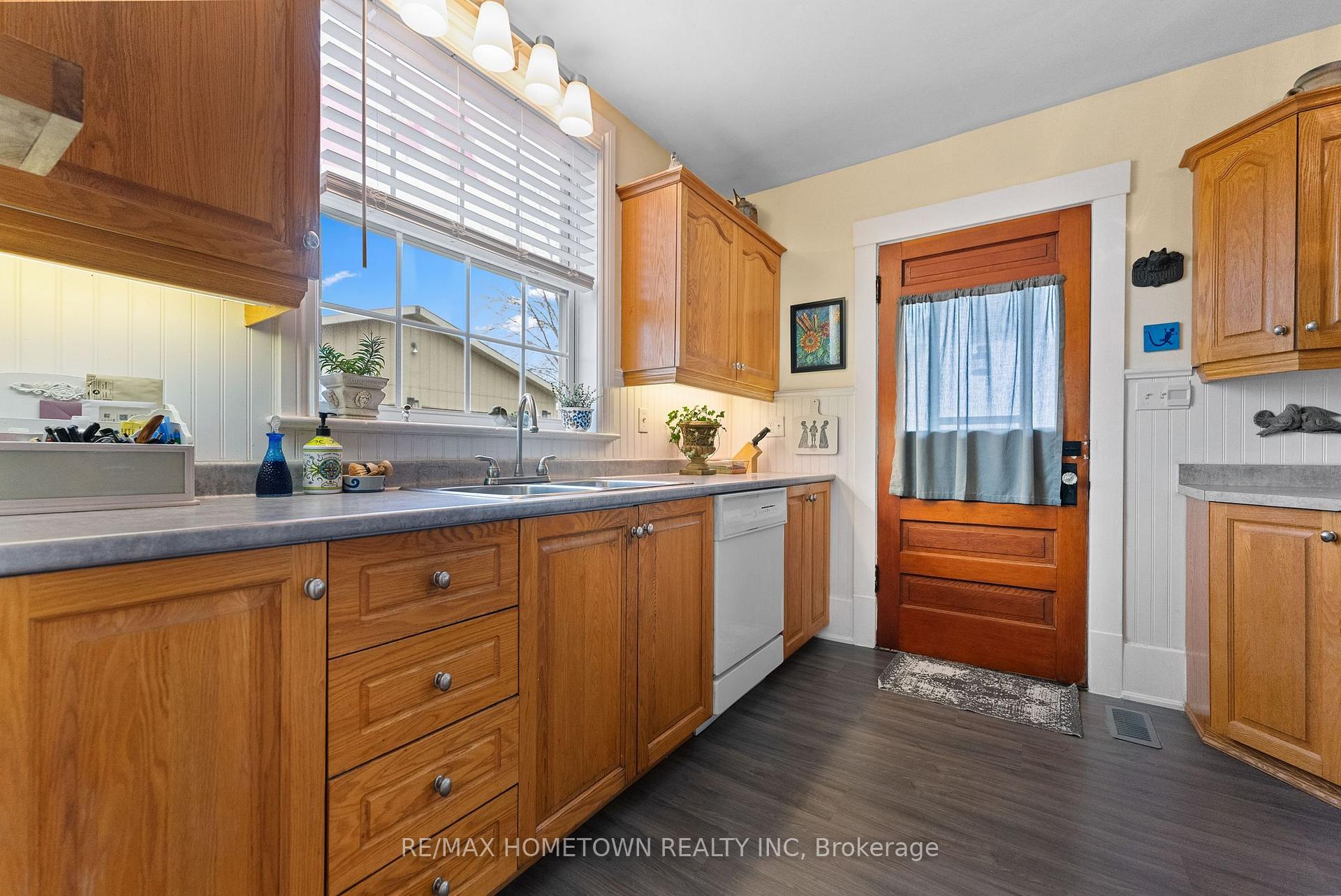 Photo 16 of 28 Centre Street, Edwardsburgh/Cardinal, Edwardsburgh/Cardinal Twp — HOMEH