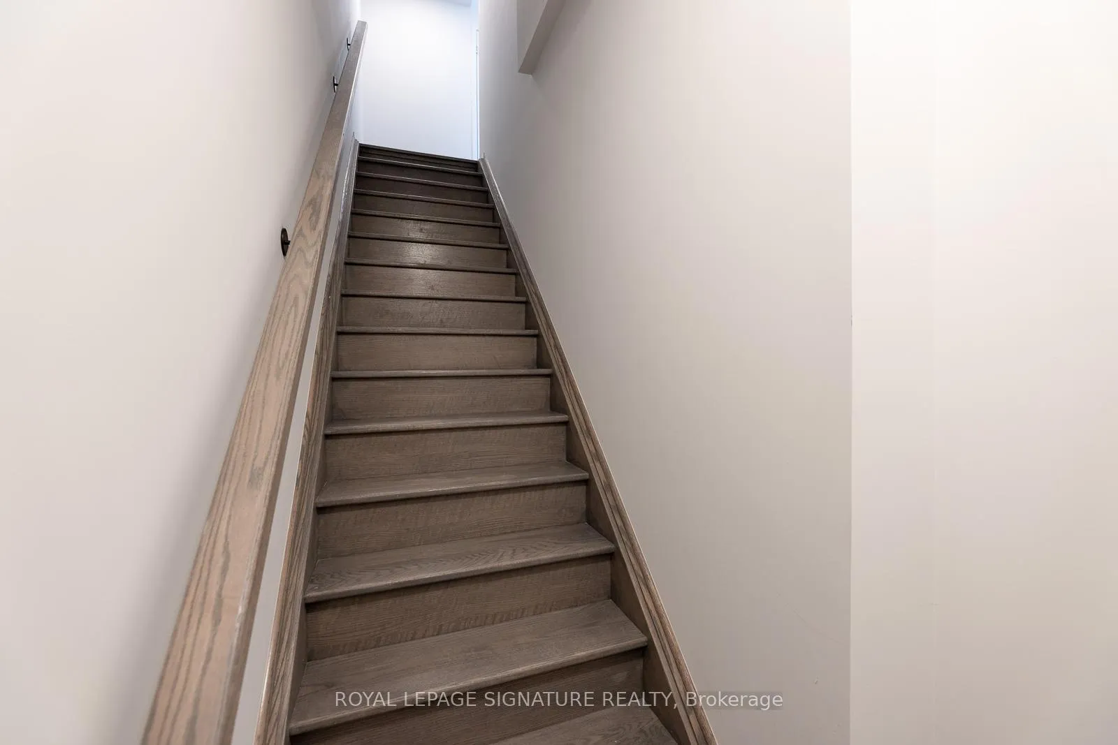 Photo 2 of 175 Lloyd Janes Lane, Etobicoke, New Toronto — HOMEH