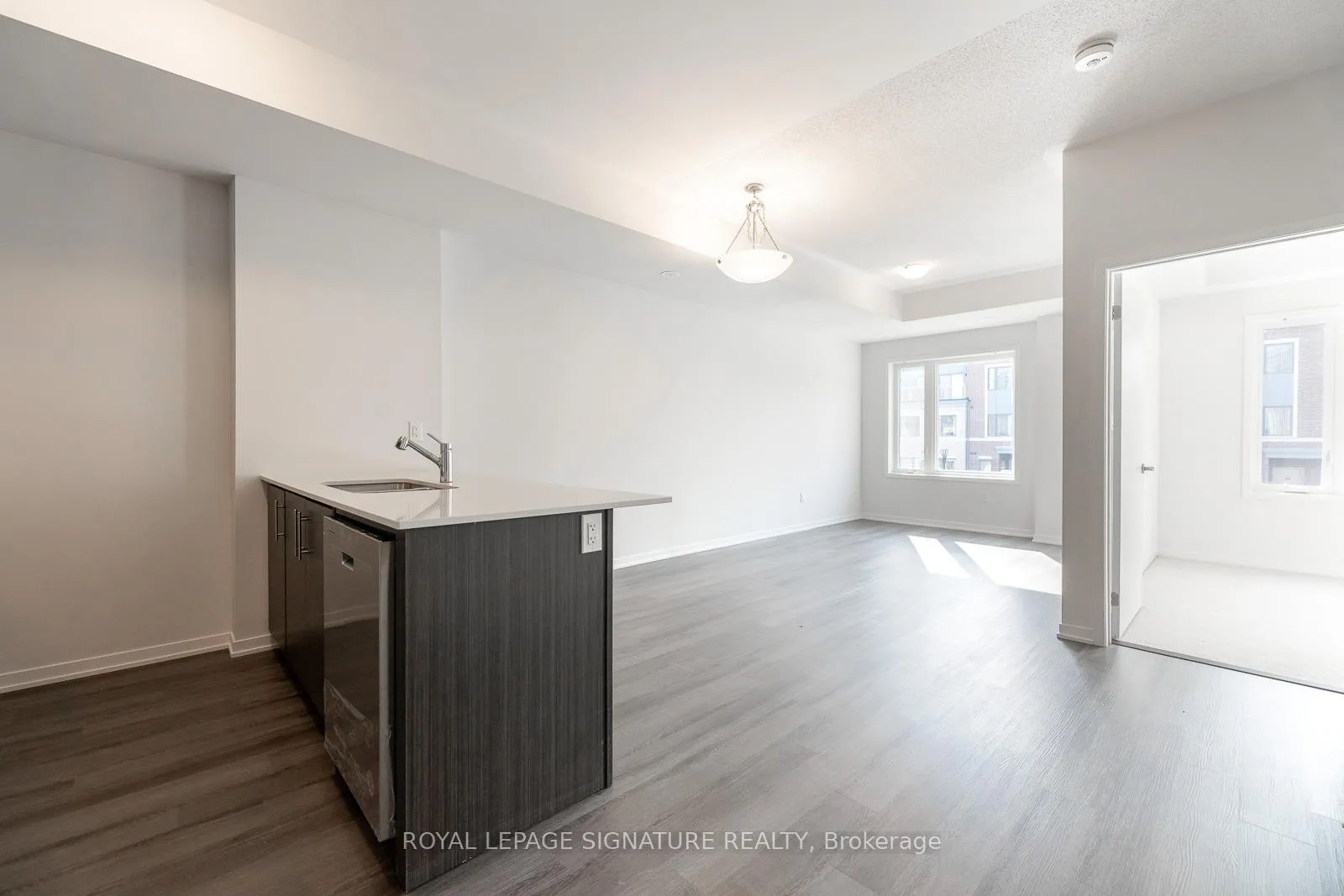 Photo 4 of 175 Lloyd Janes Lane, Etobicoke, New Toronto — HOMEH