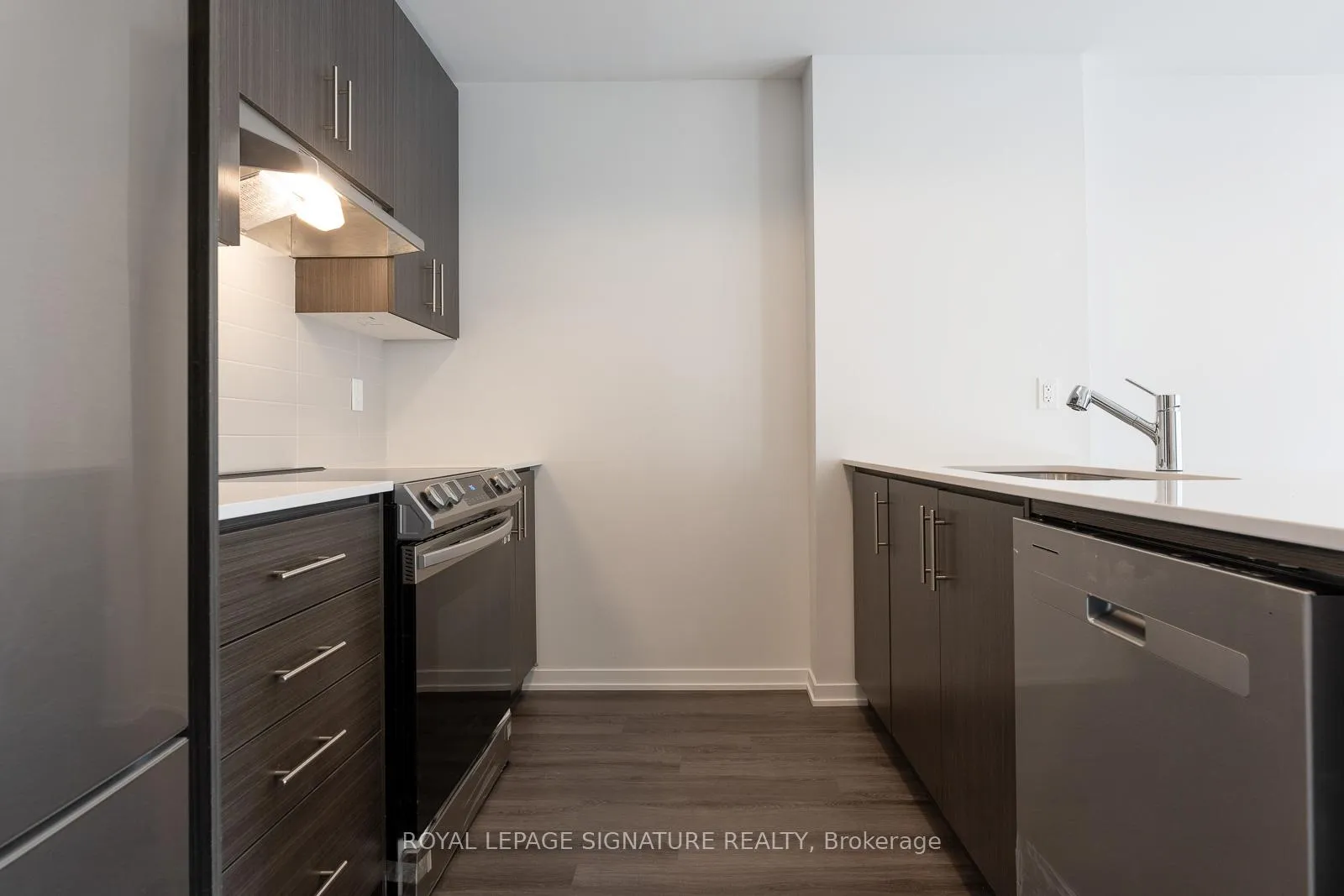 Photo 6 of 175 Lloyd Janes Lane, Etobicoke, New Toronto — HOMEH