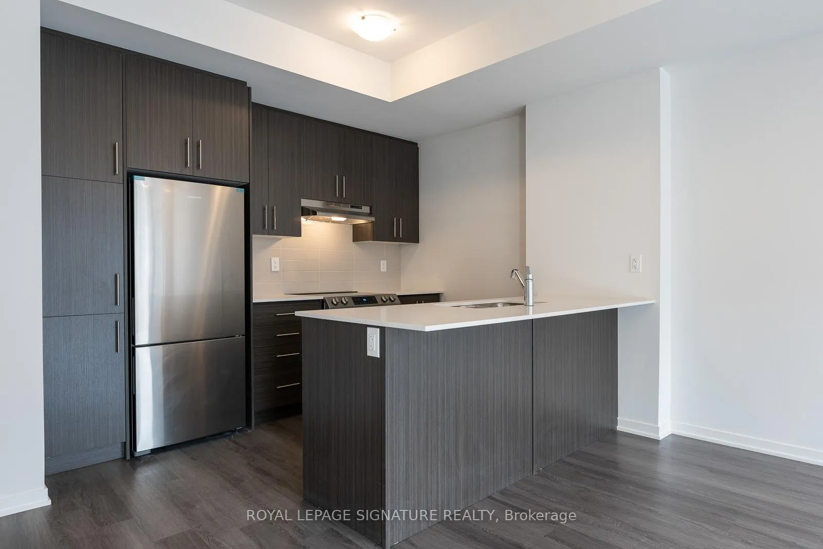 Photo 8 of 175 Lloyd Janes Lane, Etobicoke, New Toronto — HOMEH