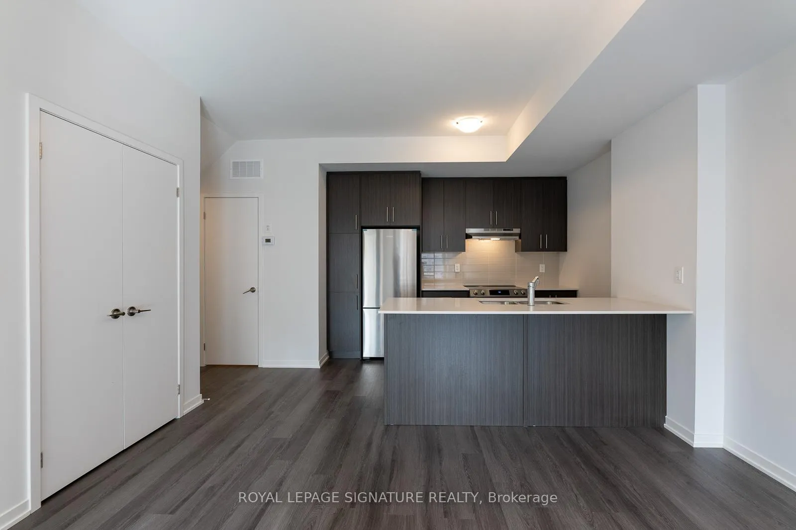Photo 9 of 175 Lloyd Janes Lane, Etobicoke, New Toronto — HOMEH