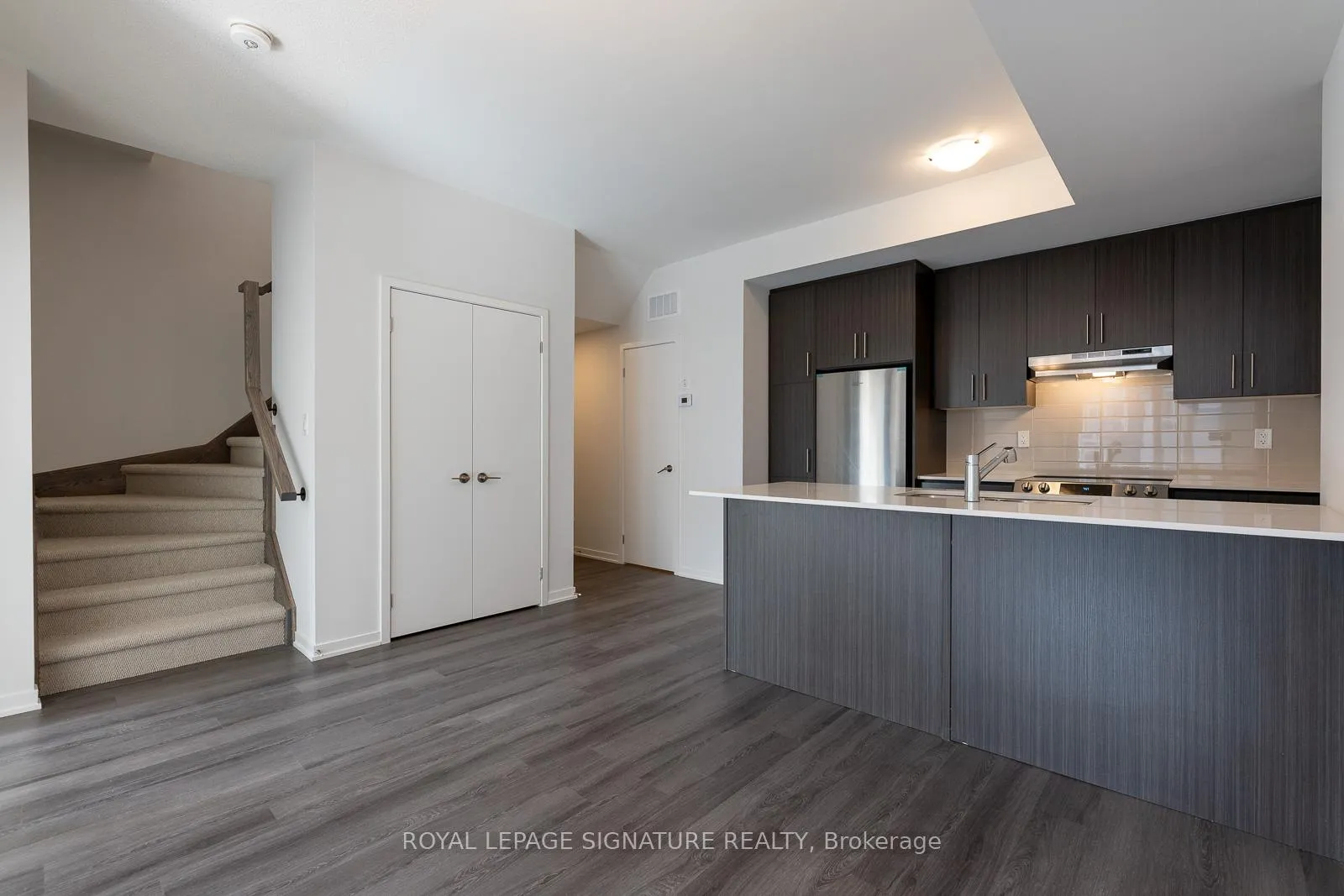Photo 10 of 175 Lloyd Janes Lane, Etobicoke, New Toronto — HOMEH