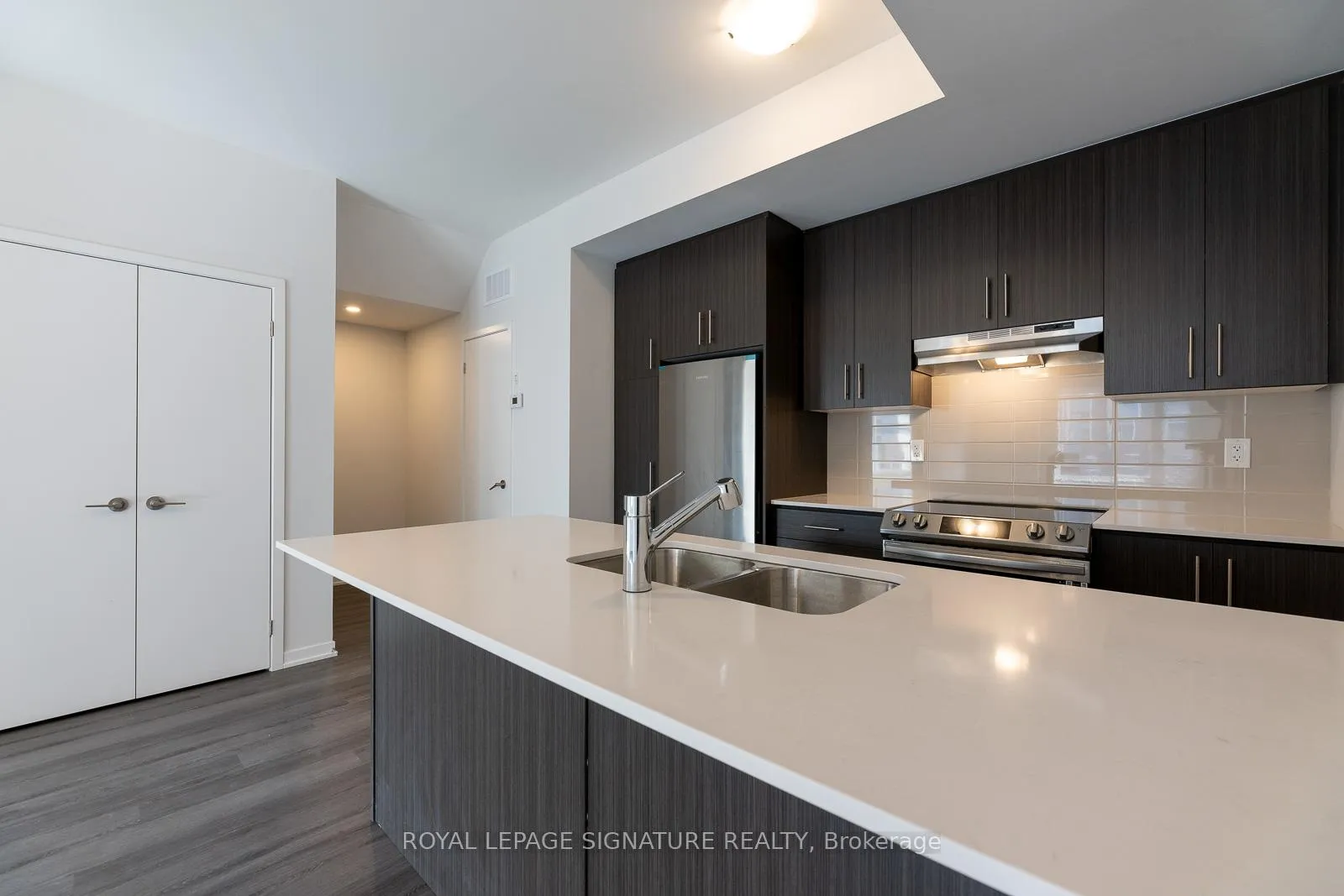 Photo 11 of 175 Lloyd Janes Lane, Etobicoke, New Toronto — HOMEH