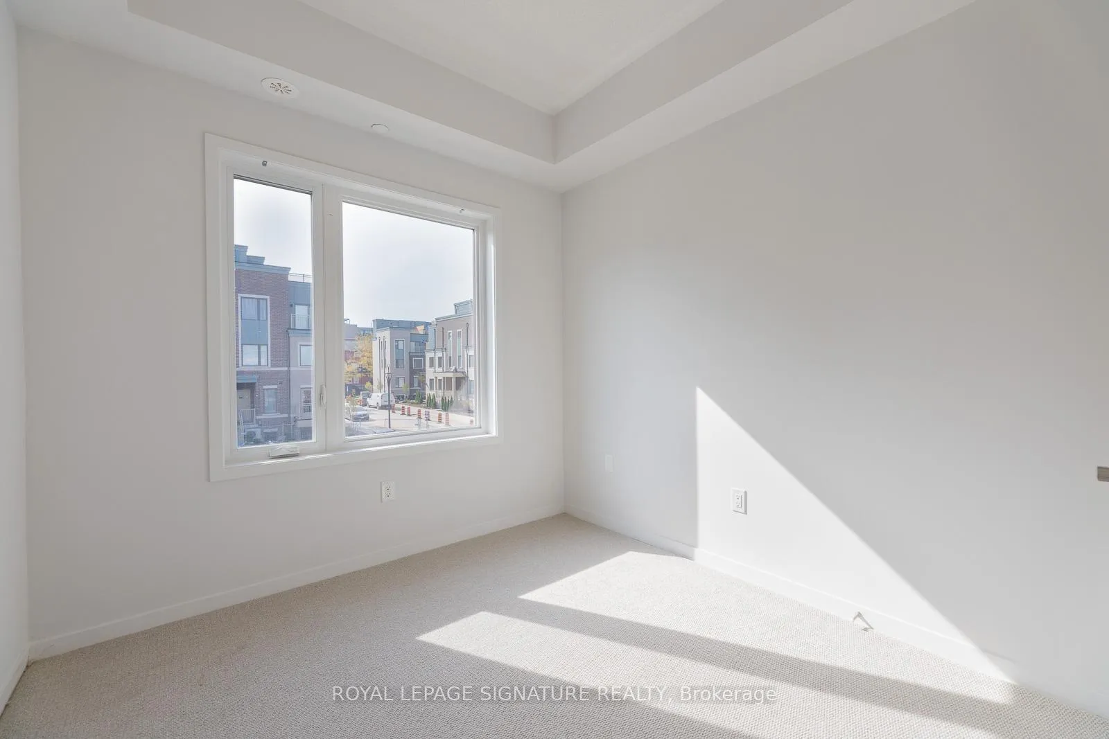 Photo 15 of 175 Lloyd Janes Lane, Etobicoke, New Toronto — HOMEH