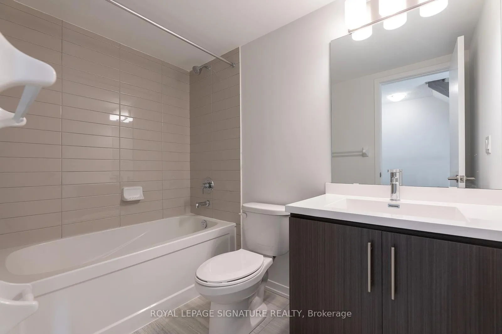 Photo 19 of 175 Lloyd Janes Lane, Etobicoke, New Toronto — HOMEH