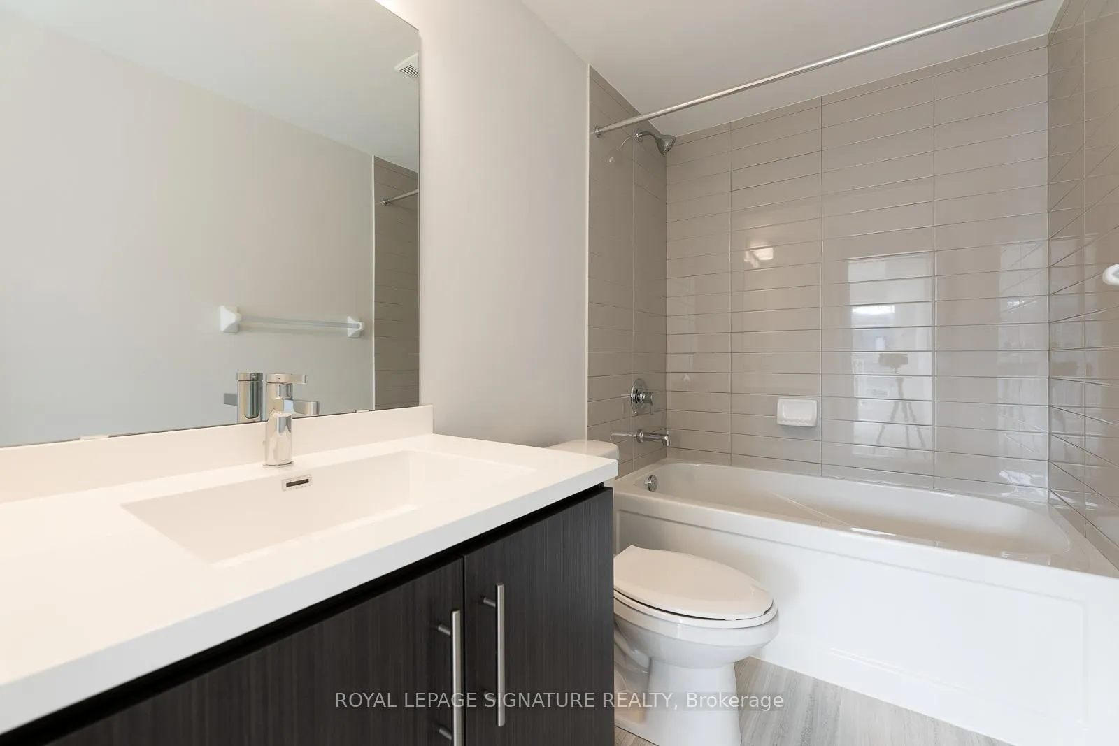 Photo 24 of 175 Lloyd Janes Lane, Etobicoke, New Toronto — HOMEH