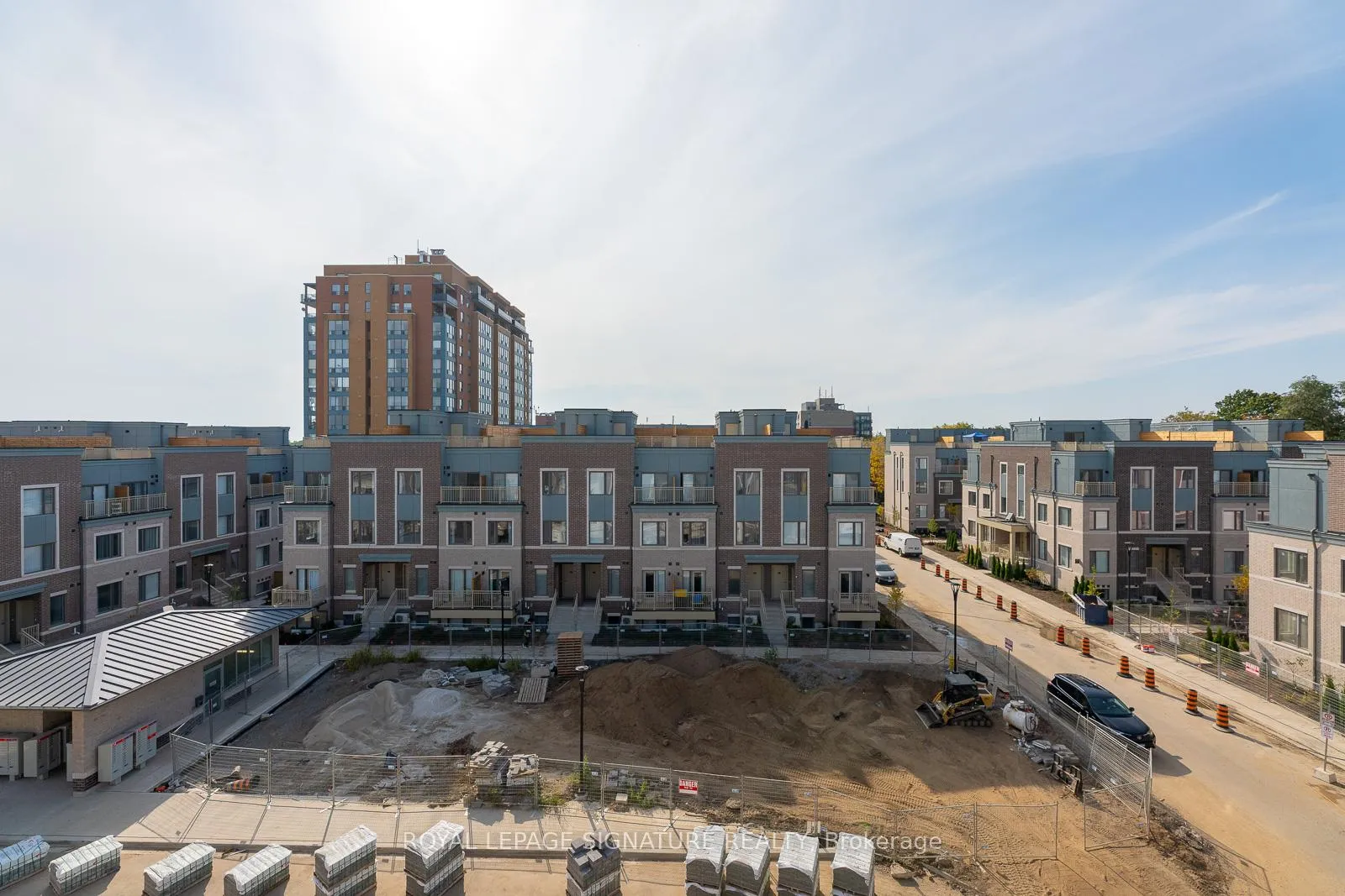 Photo 33 of 175 Lloyd Janes Lane, Etobicoke, New Toronto — HOMEH