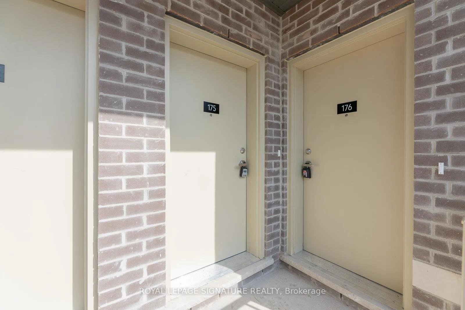 Photo 37 of 175 Lloyd Janes Lane, Etobicoke, New Toronto — HOMEH