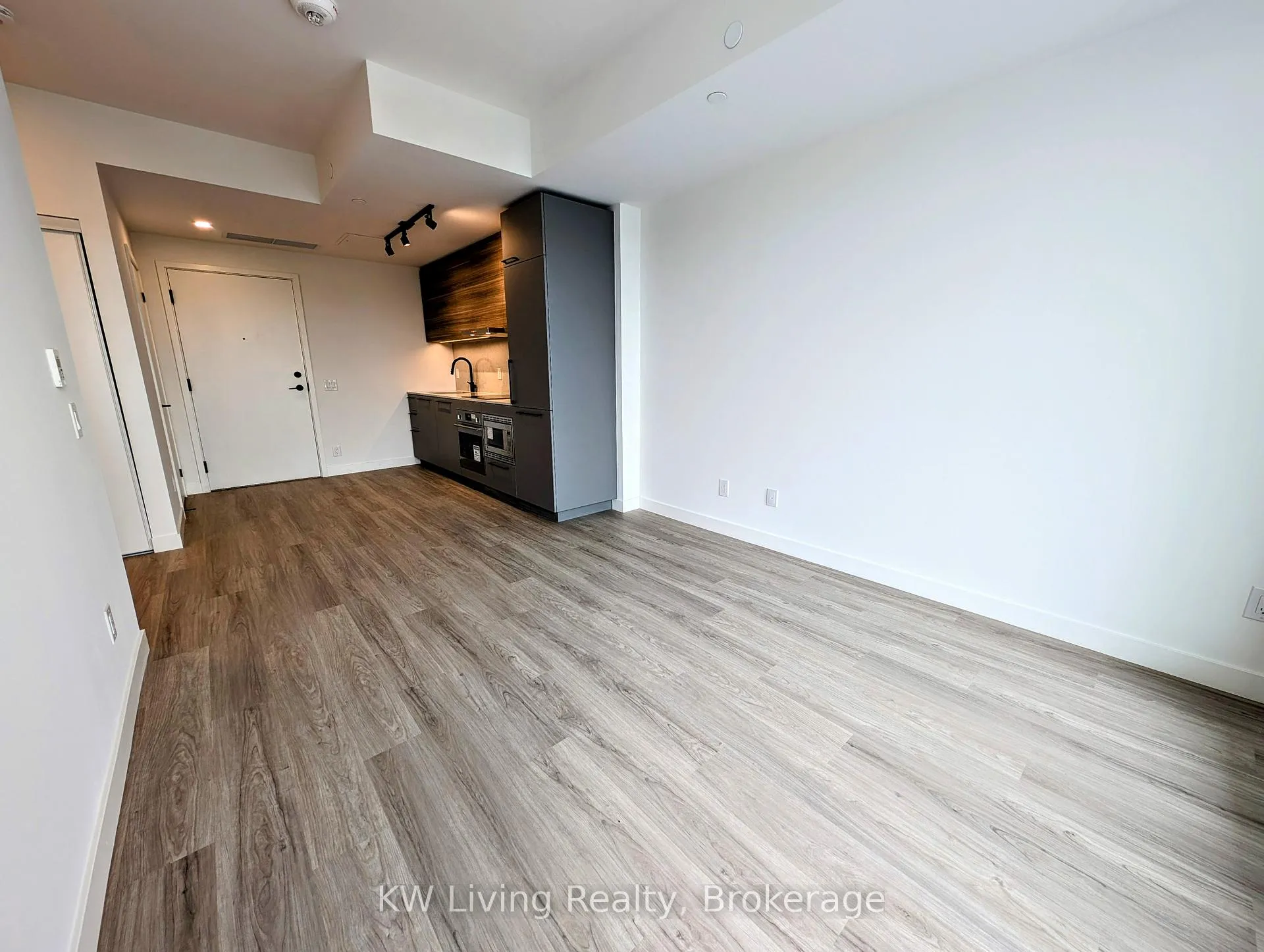 Photo 4 of Unit 519, 1050 Eastern Avenue, Toronto, The Beaches — HOMEH