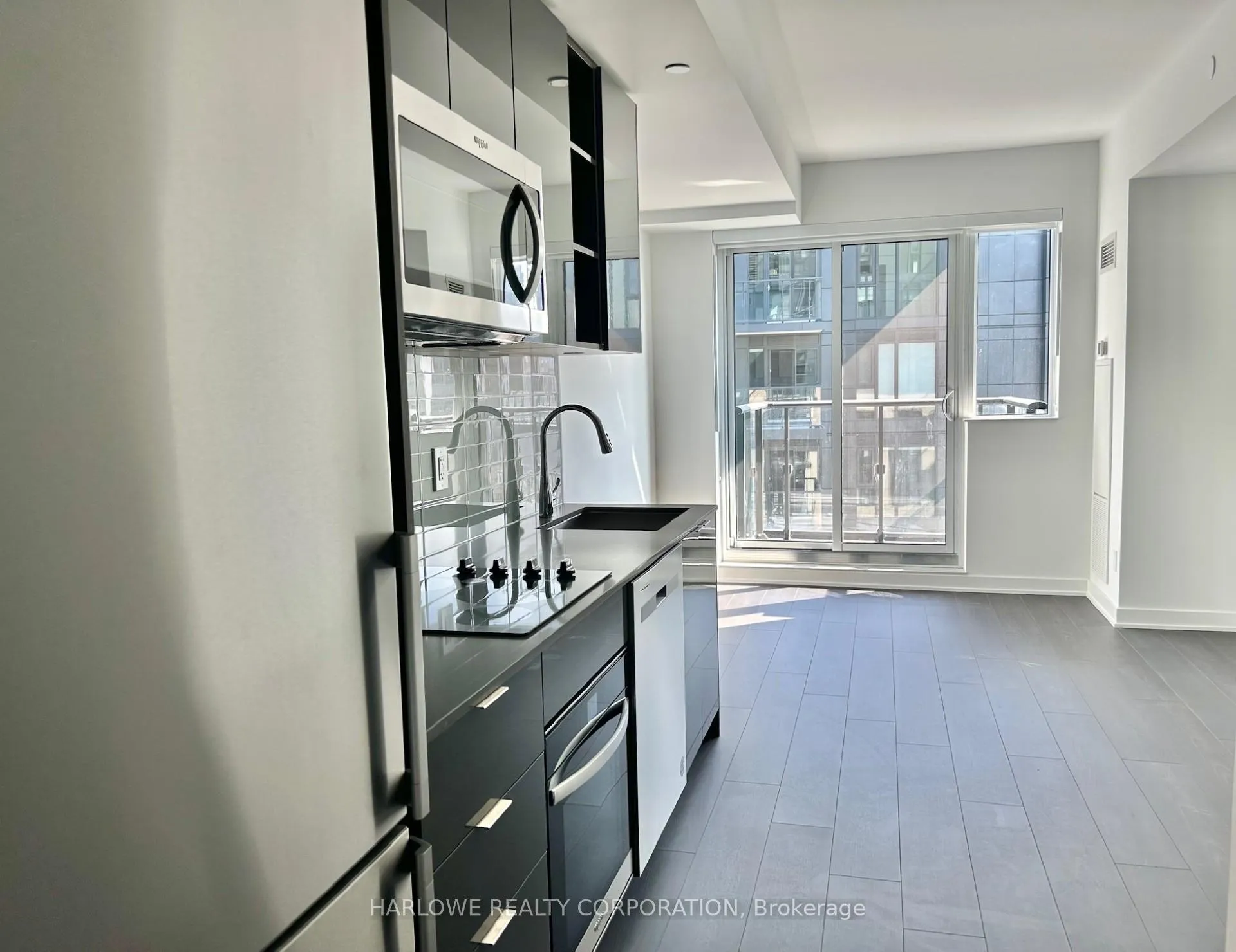 Front of Unit 1420, 543 Richmond Street W