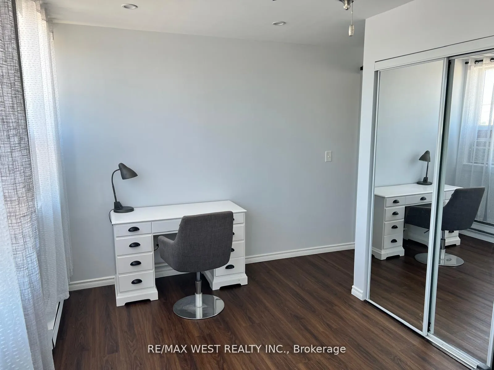 Photo 5 of Unit 2, 388 Browns Line, Etobicoke, Alderwood — HOMEH