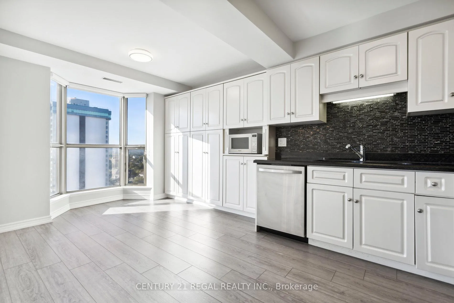 Photo 2 of Unit 1603, 67 Caroline Street, Hamilton, Durand — HOMEH