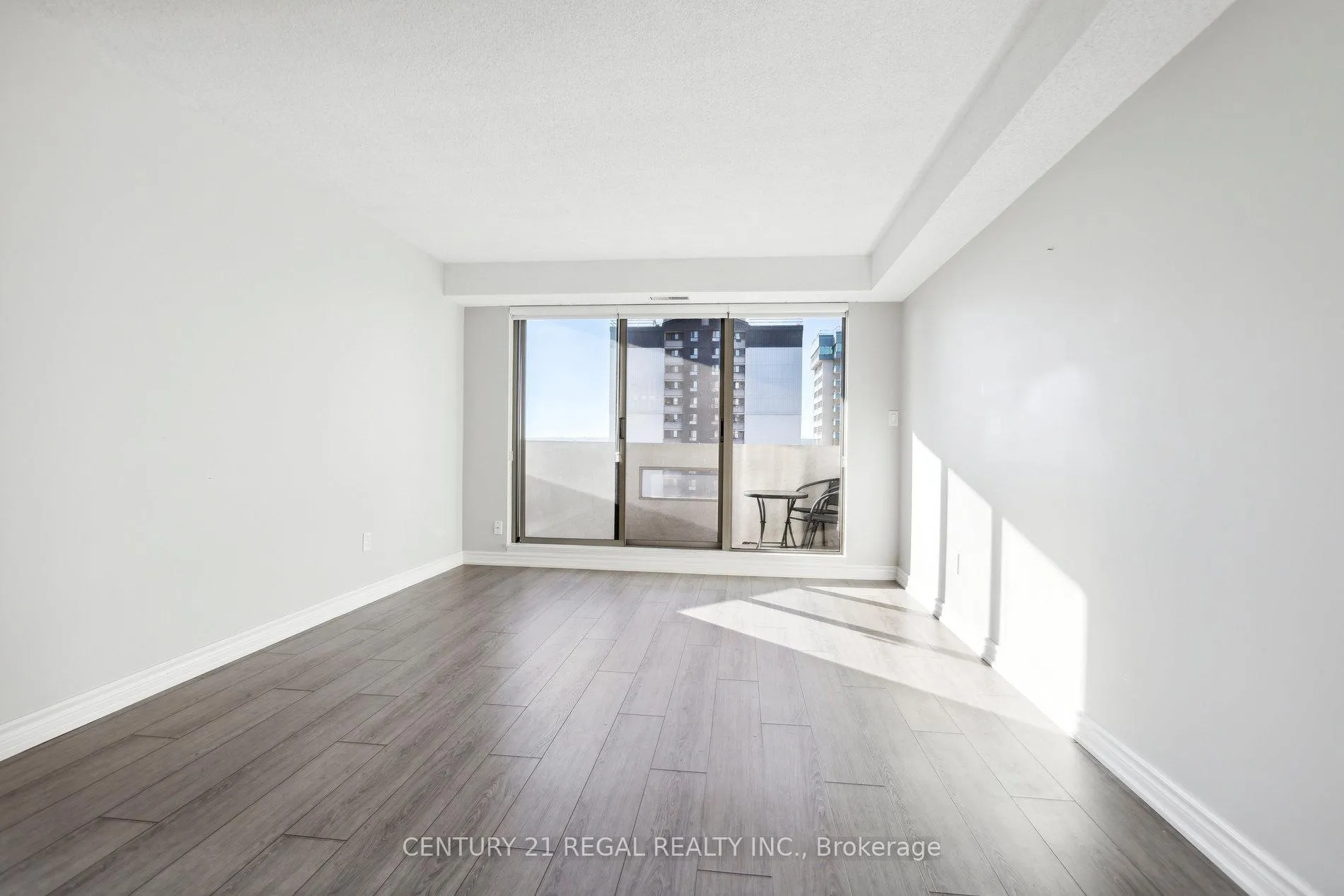 Photo 9 of Unit 1603, 67 Caroline Street, Hamilton, Durand — HOMEH