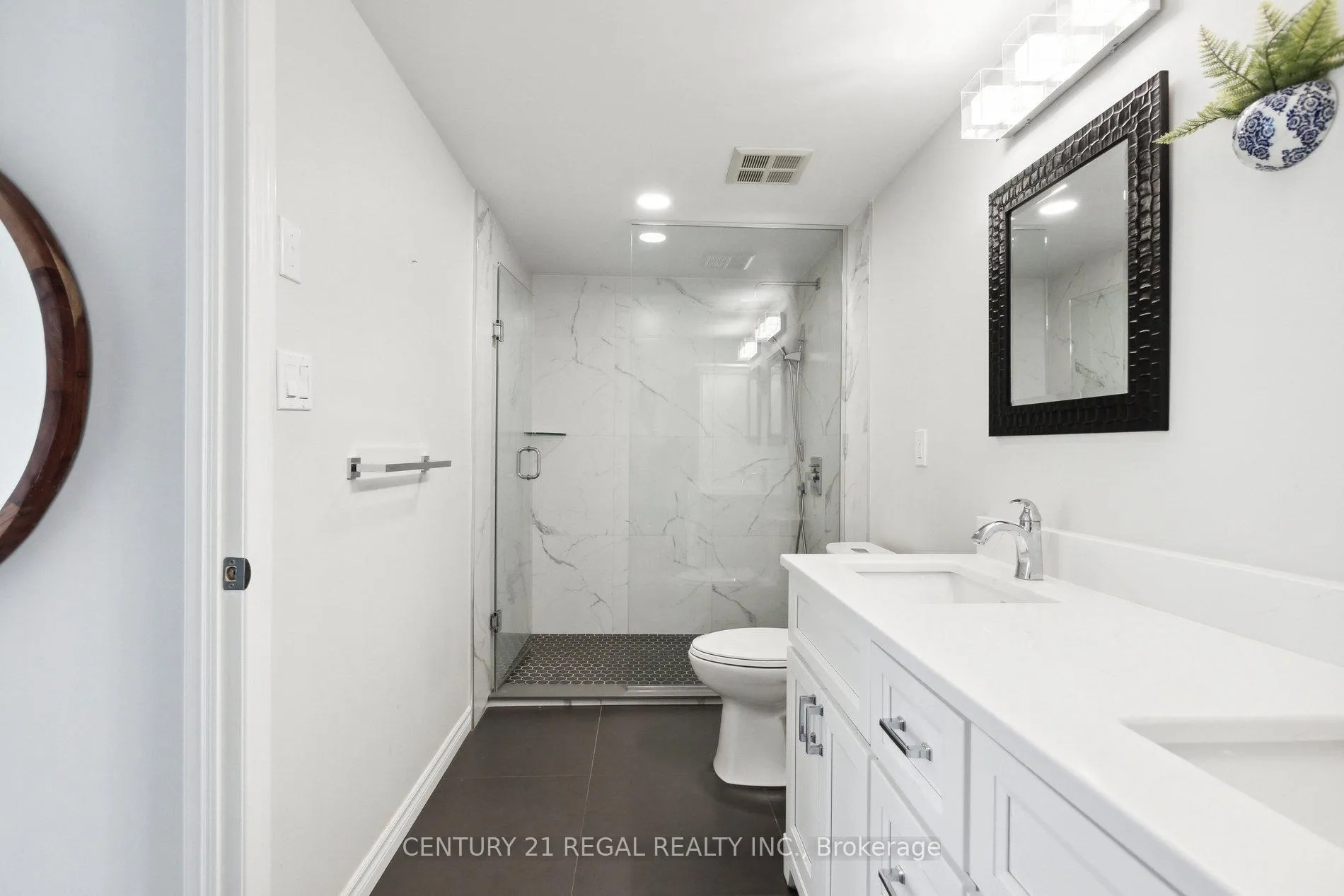 Photo 12 of Unit 1603, 67 Caroline Street, Hamilton, Durand — HOMEH