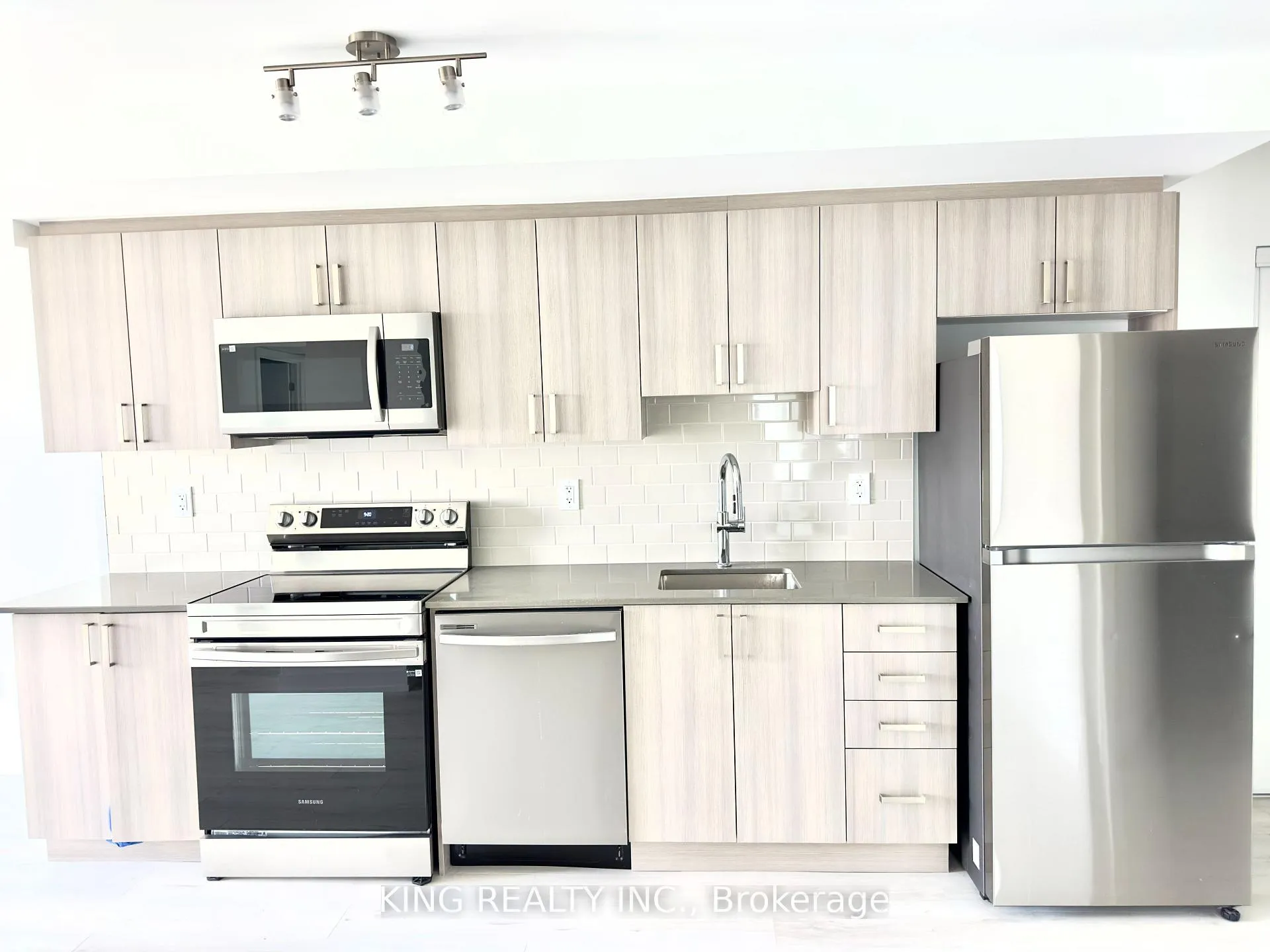 Photo 6 of Unit 1604, 1435 Celebration Drive, Pickering, Bay Ridges — HOMEH