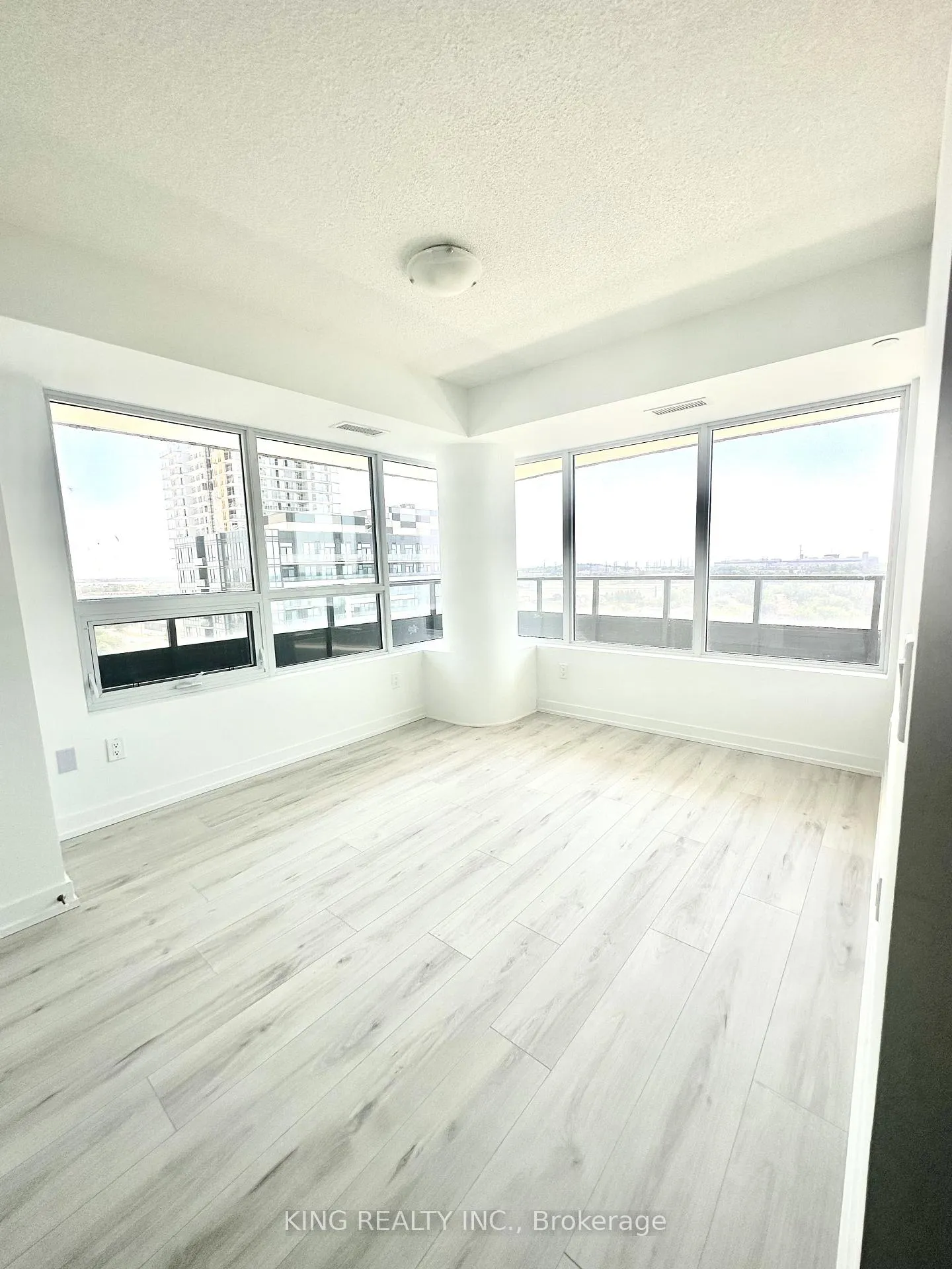 Photo 10 of Unit 1604, 1435 Celebration Drive, Pickering, Bay Ridges — HOMEH