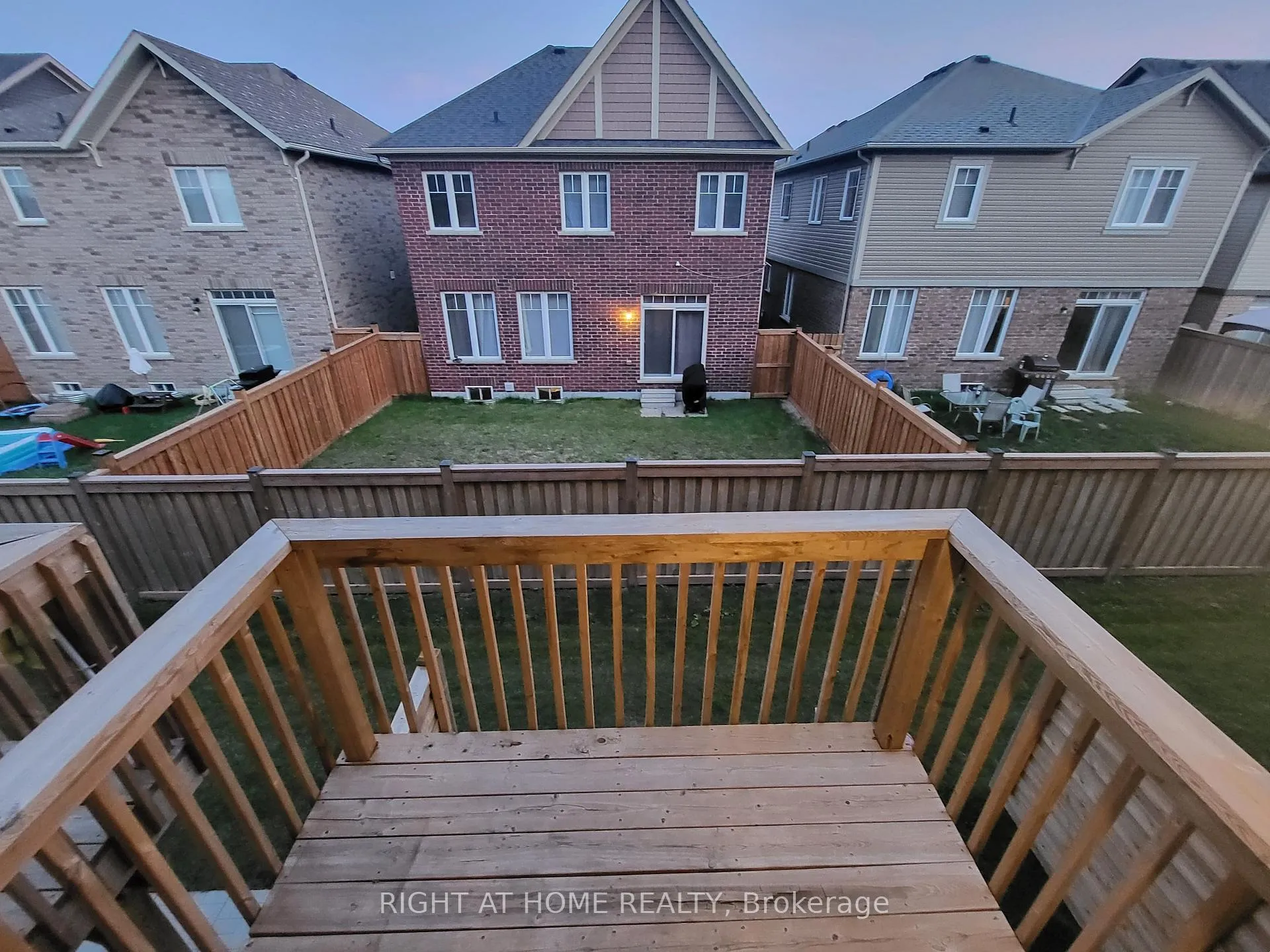 Photo 5 of Unit 63, 155 Danzatore Path, Oshawa, Windfields — HOMEH