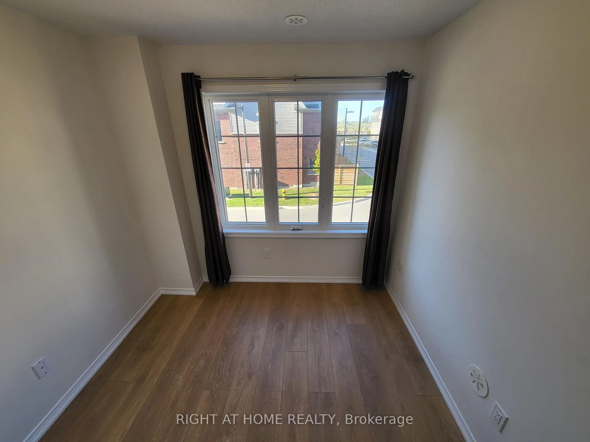 Photo 6 of Unit 63, 155 Danzatore Path, Oshawa, Windfields — HOMEH