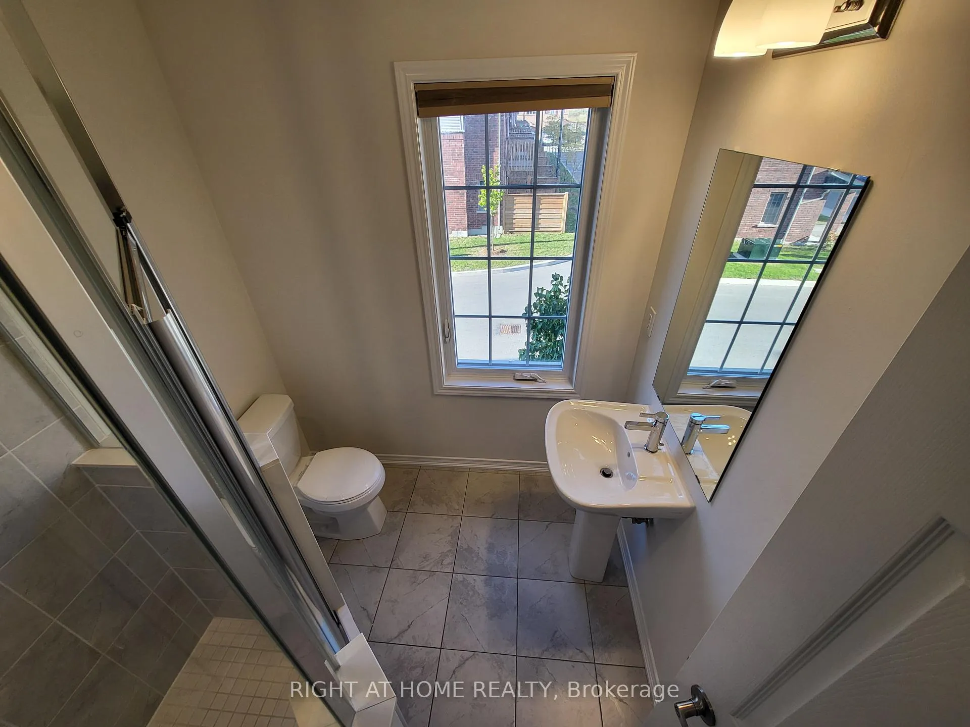 Photo 7 of Unit 63, 155 Danzatore Path, Oshawa, Windfields — HOMEH