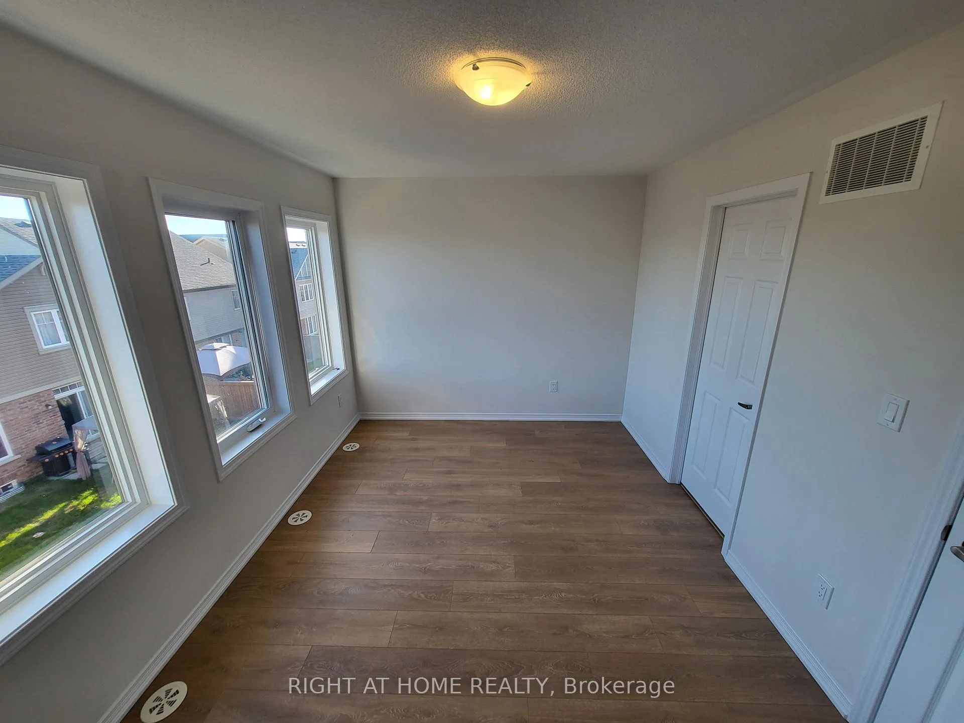 Photo 9 of Unit 63, 155 Danzatore Path, Oshawa, Windfields — HOMEH