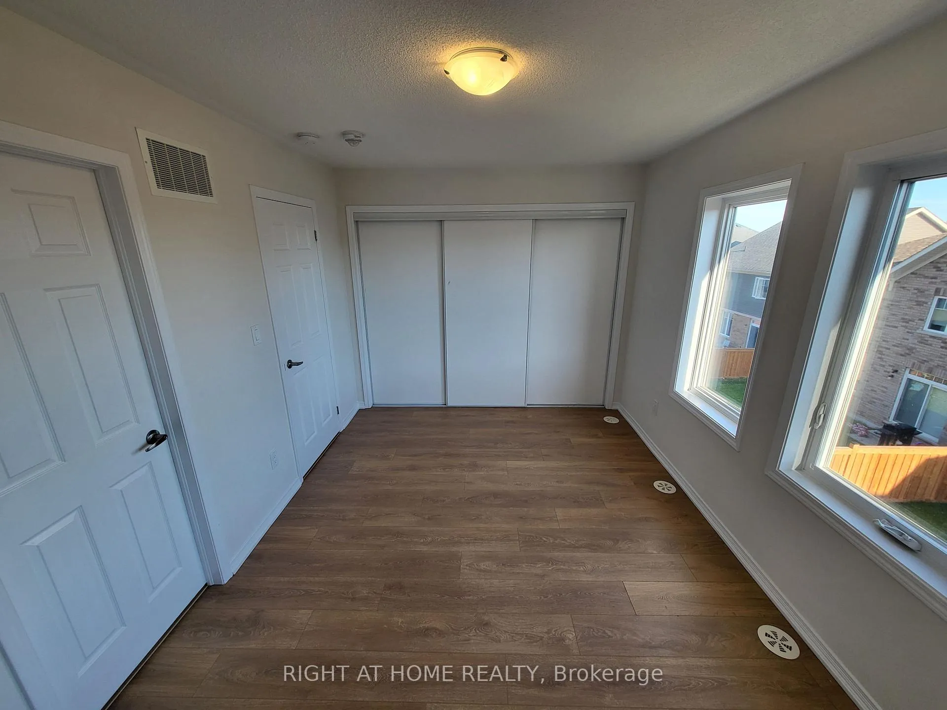Photo 10 of Unit 63, 155 Danzatore Path, Oshawa, Windfields — HOMEH