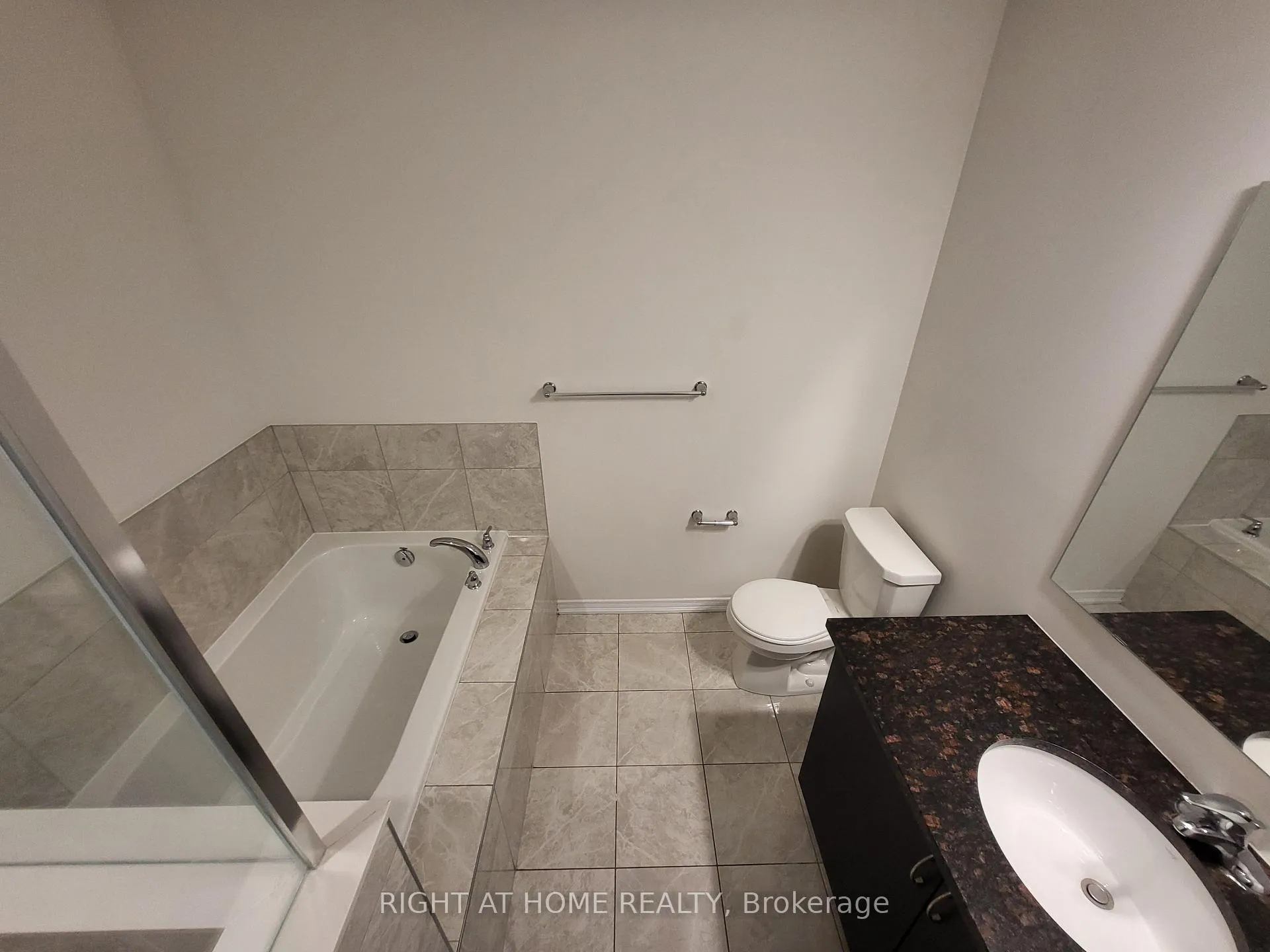 Photo 11 of Unit 63, 155 Danzatore Path, Oshawa, Windfields — HOMEH