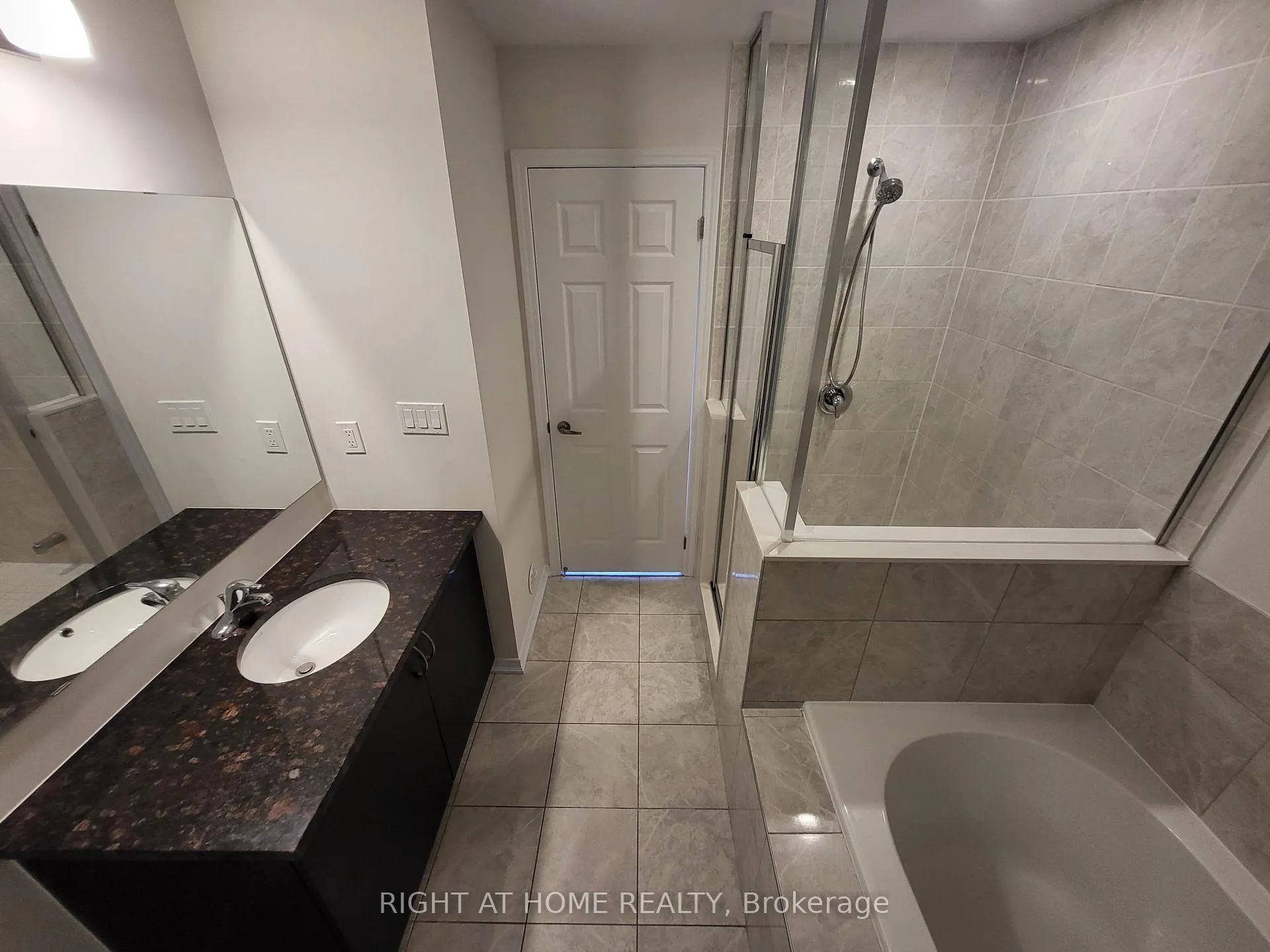 Photo 12 of Unit 63, 155 Danzatore Path, Oshawa, Windfields — HOMEH