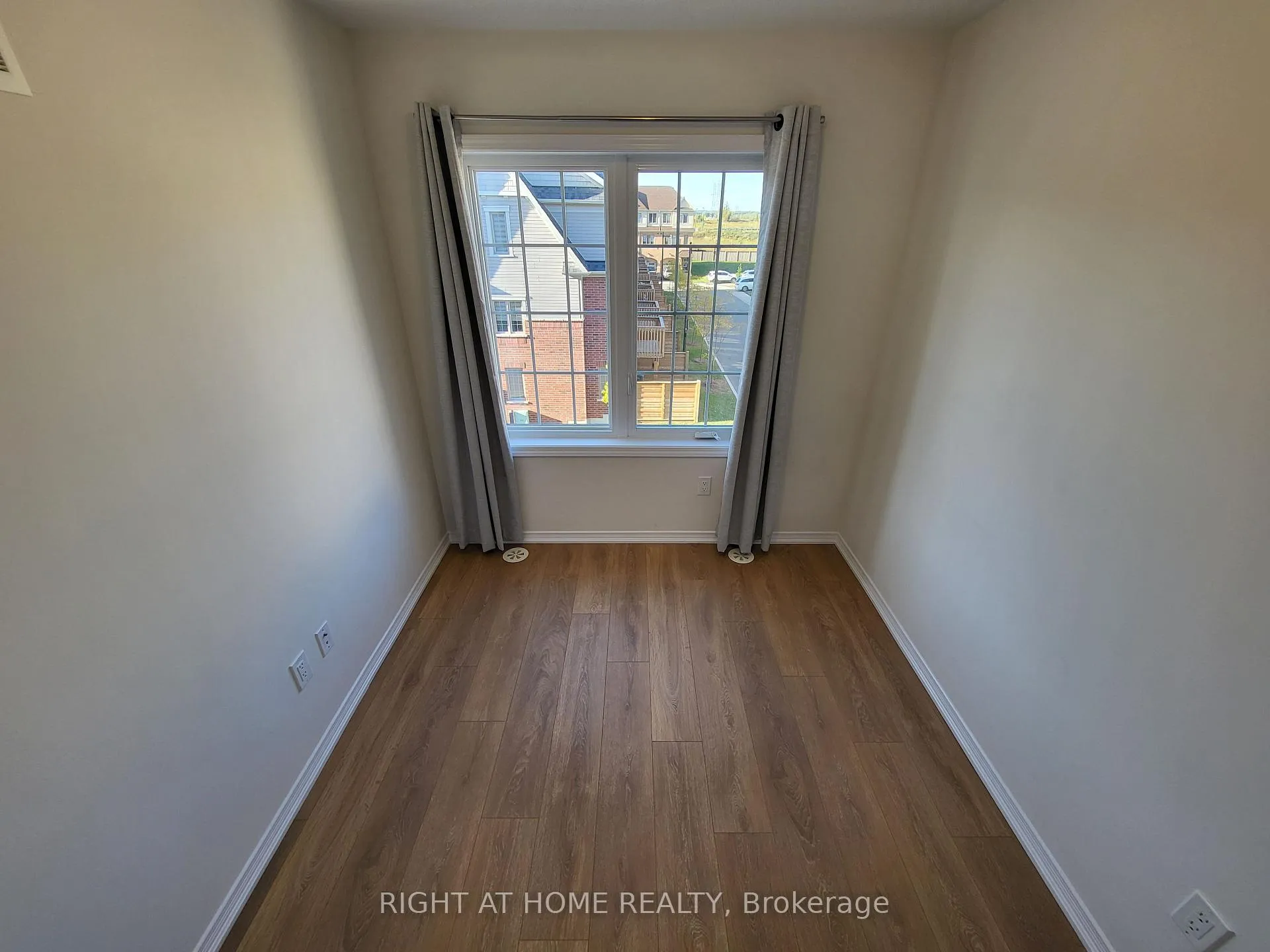 Photo 15 of Unit 63, 155 Danzatore Path, Oshawa, Windfields — HOMEH