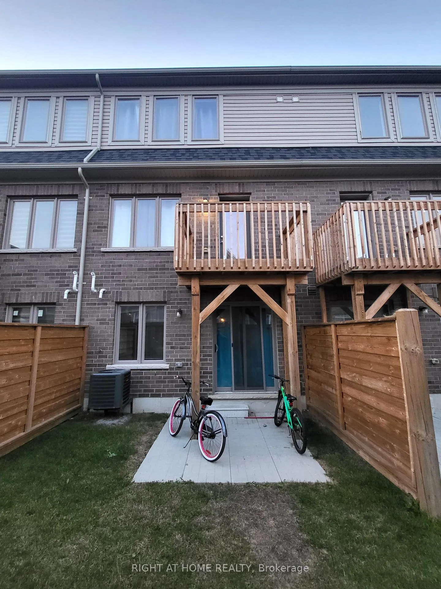 Photo 19 of Unit 63, 155 Danzatore Path, Oshawa, Windfields — HOMEH