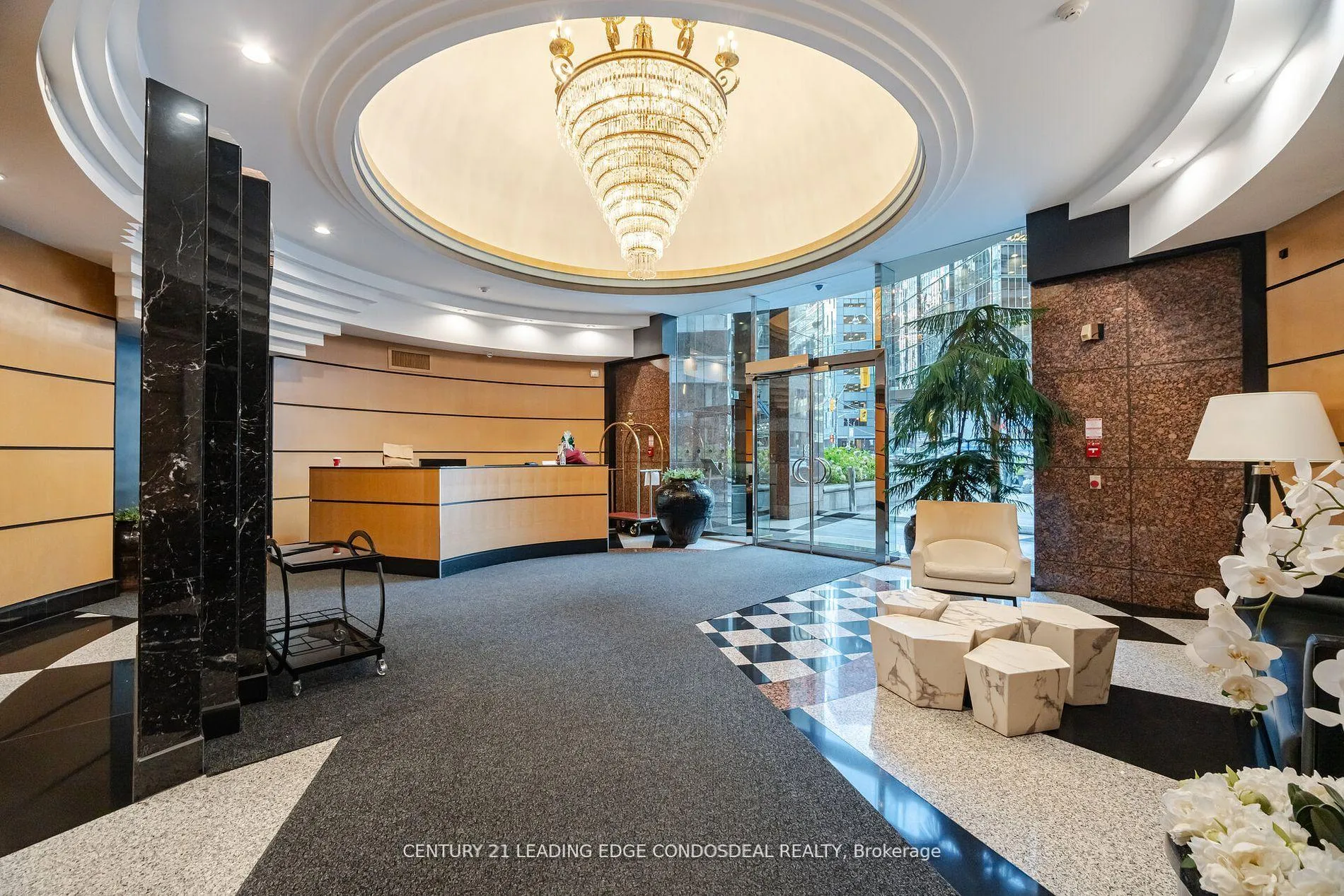 Photo 4 of Unit 2106, 33 University Avenue, Toronto, Bay Street Corridor — HOMEH