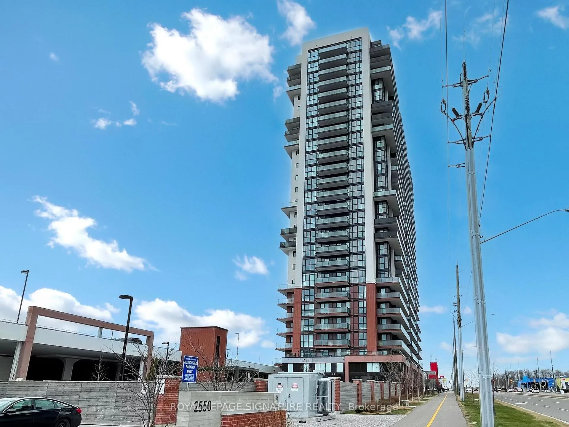 Front of Unit 711, 2550 Simcoe Street N
