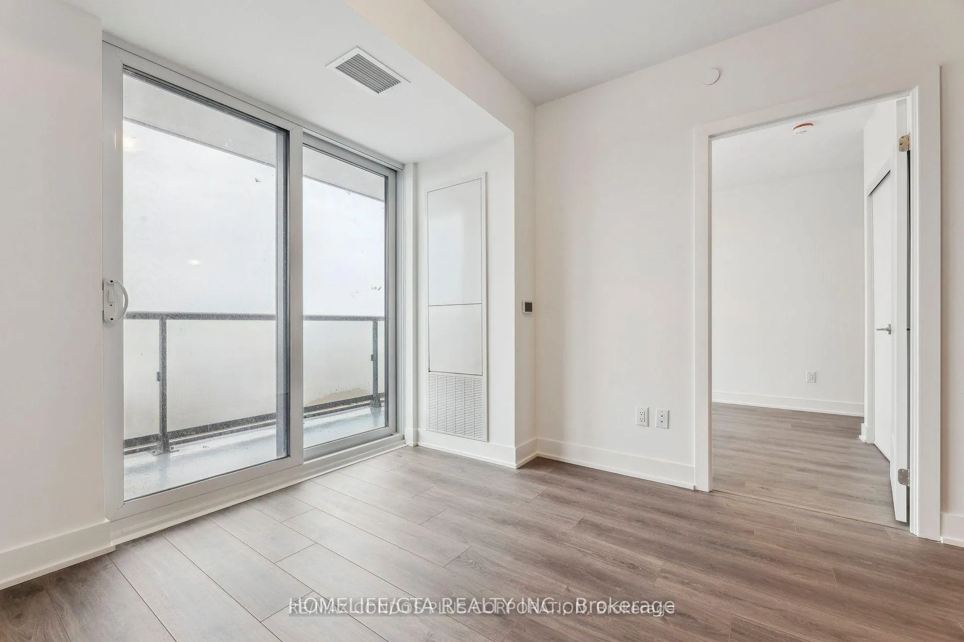 Photo 5 of Unit 404, 2545 Simcoe Street N, Oshawa, Windfields — HOMEH