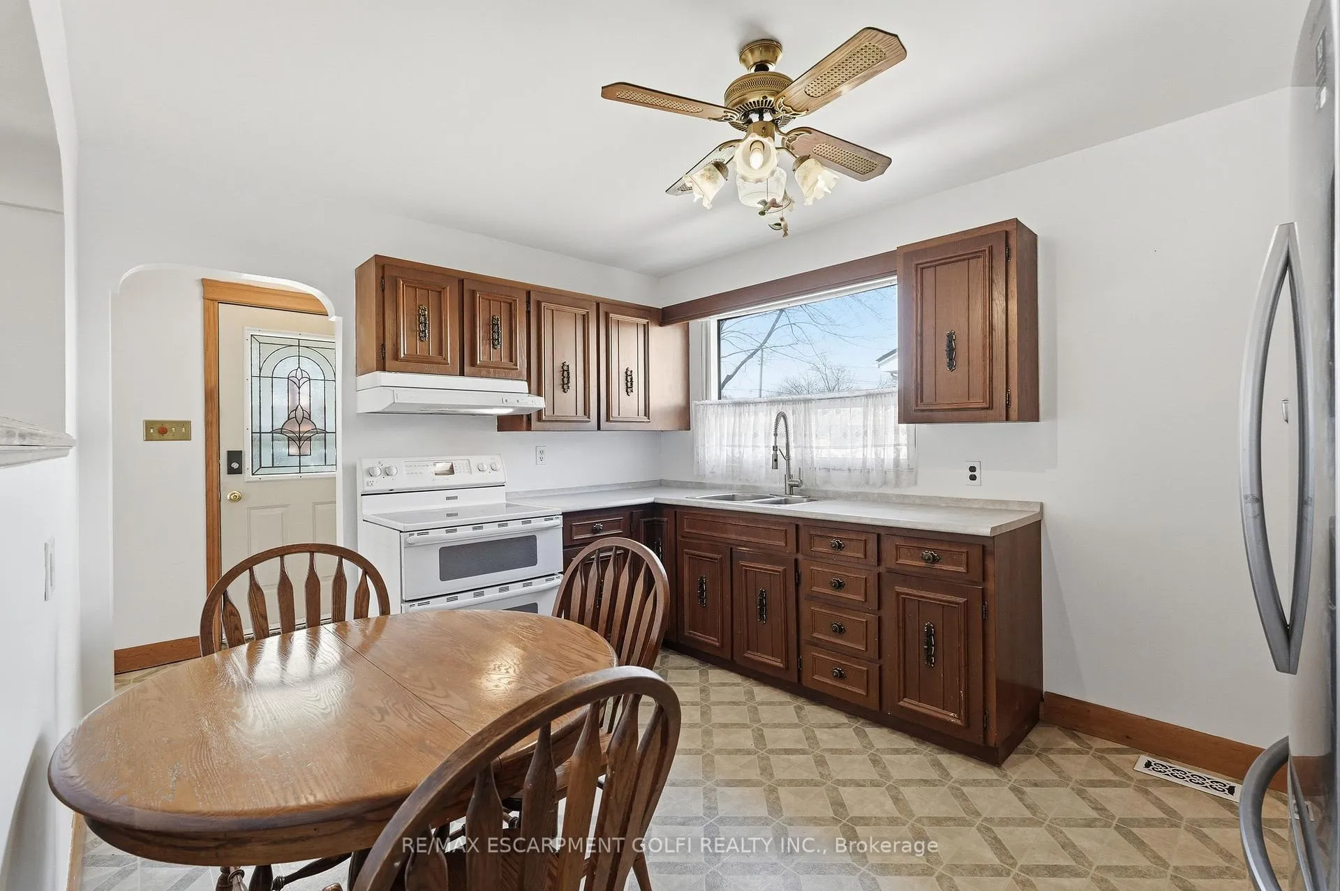 Photo 5 of 31 Sheridan Drive, Hamilton, Hill Park — HOMEH