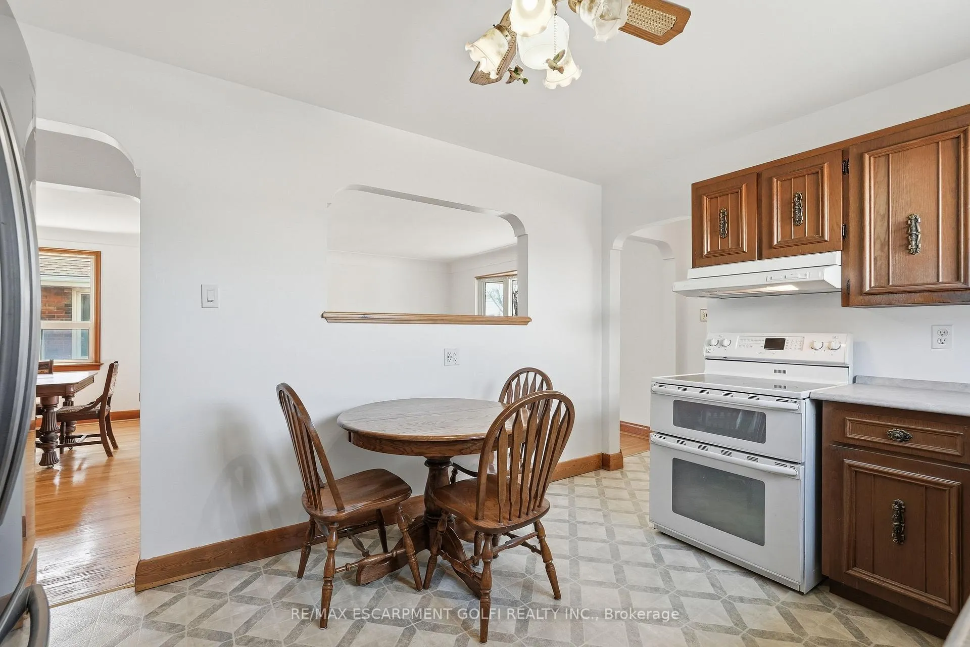 Photo 6 of 31 Sheridan Drive, Hamilton, Hill Park — HOMEH