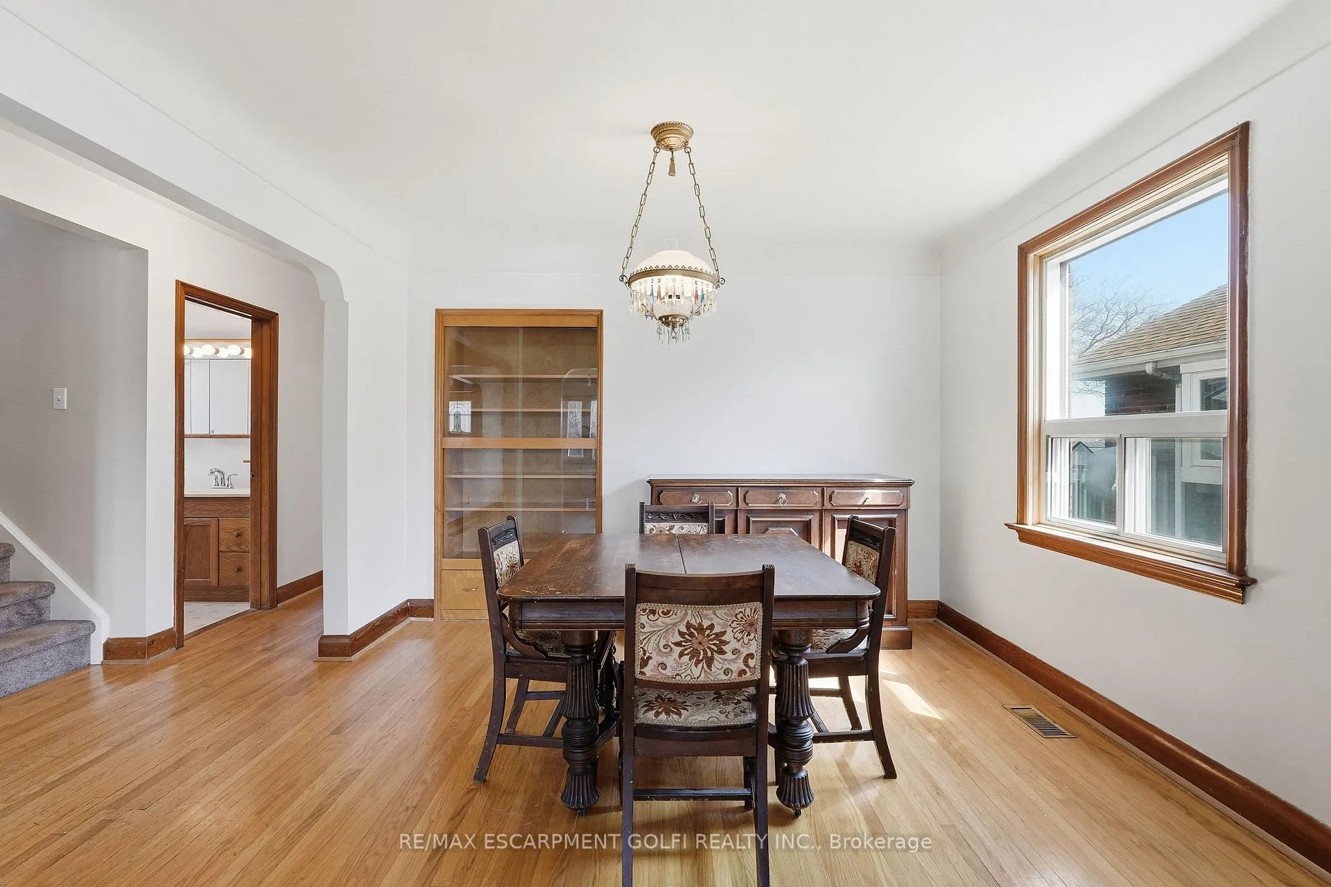 Photo 9 of 31 Sheridan Drive, Hamilton, Hill Park — HOMEH