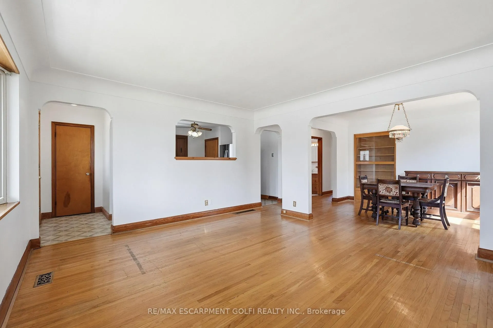 Photo 11 of 31 Sheridan Drive, Hamilton, Hill Park — HOMEH