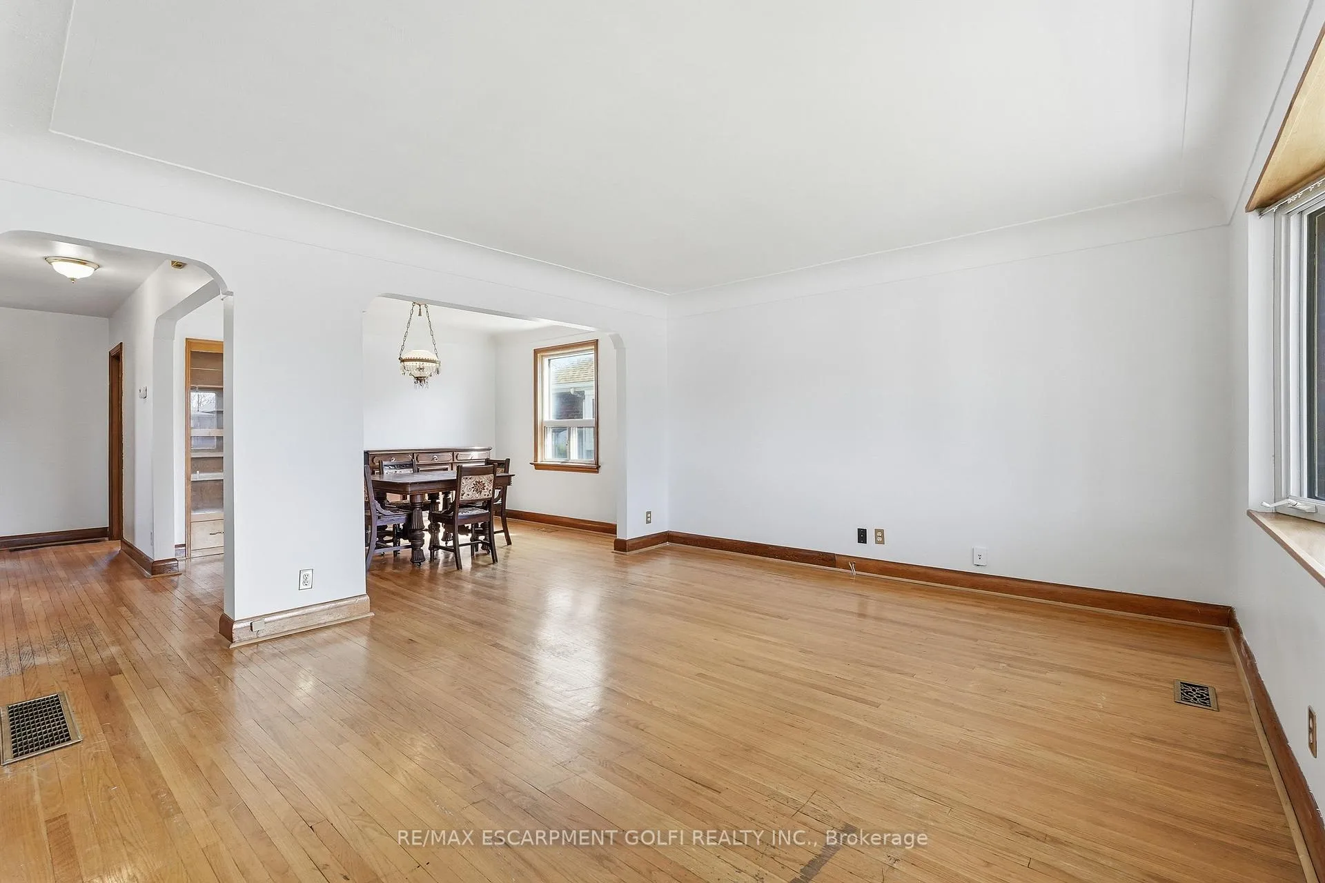 Photo 12 of 31 Sheridan Drive, Hamilton, Hill Park — HOMEH
