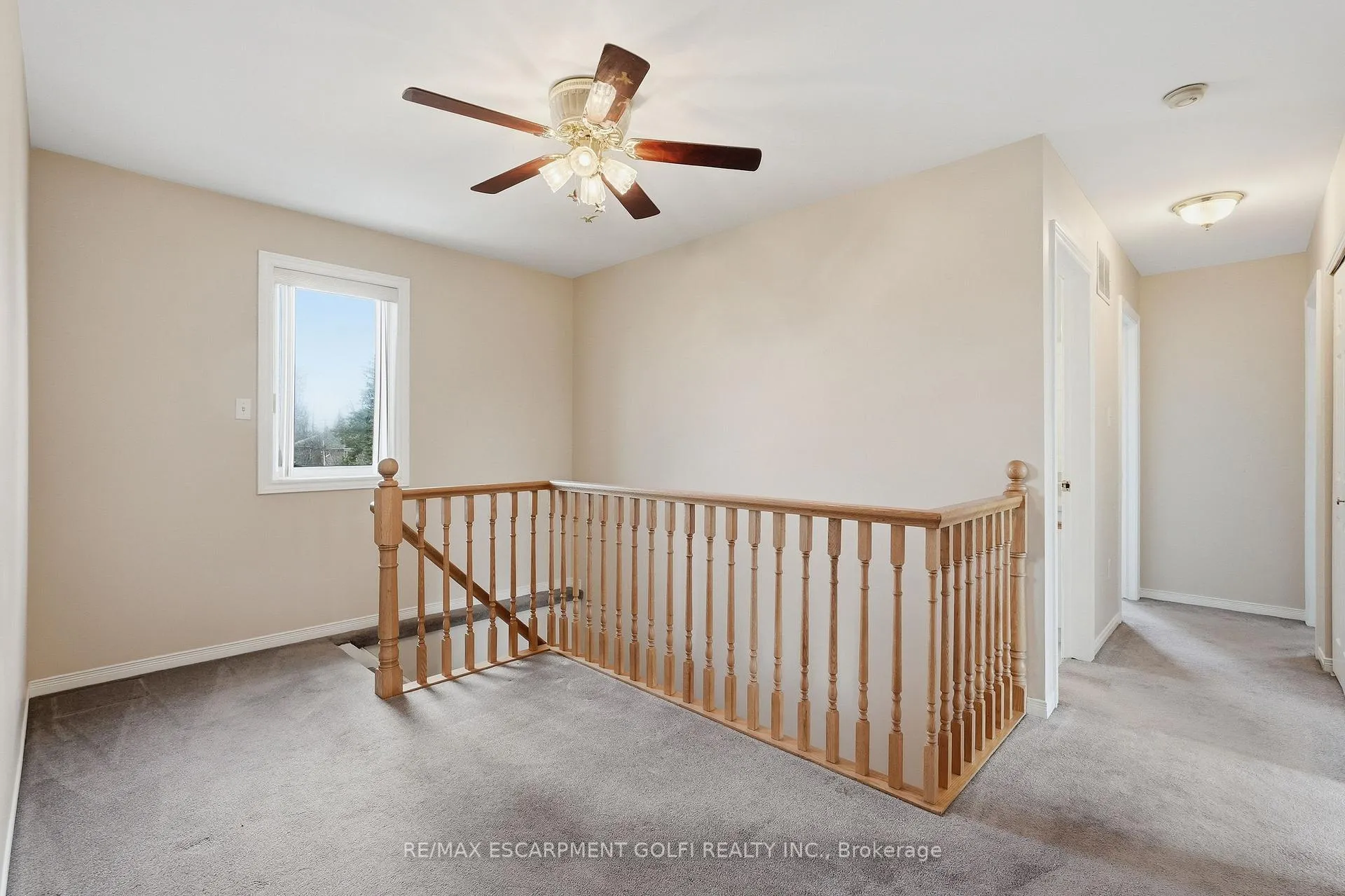 Photo 15 of 31 Sheridan Drive, Hamilton, Hill Park — HOMEH